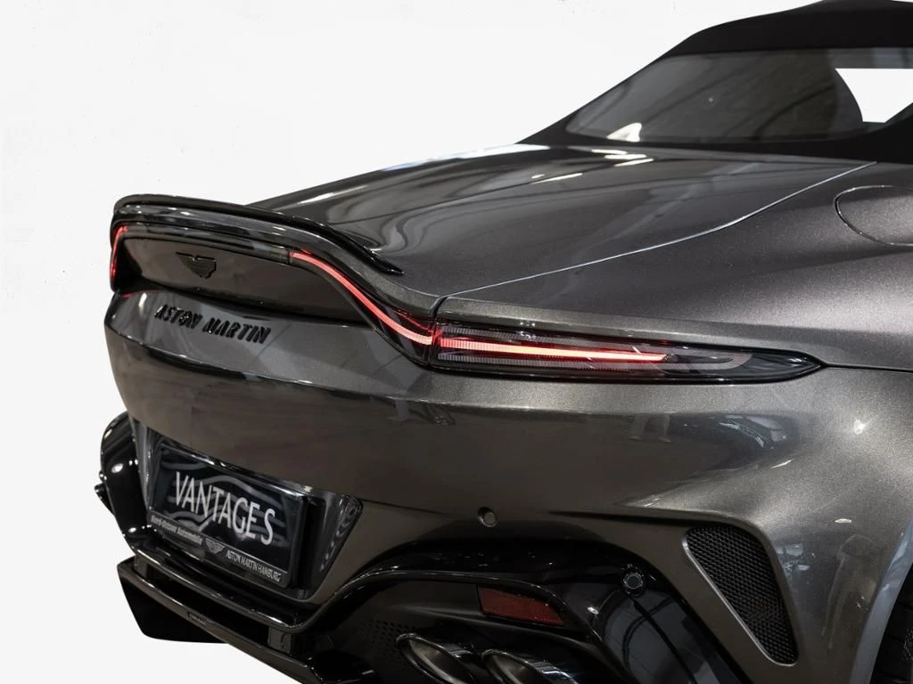 Aston Martin-V8 Vantage-image-16