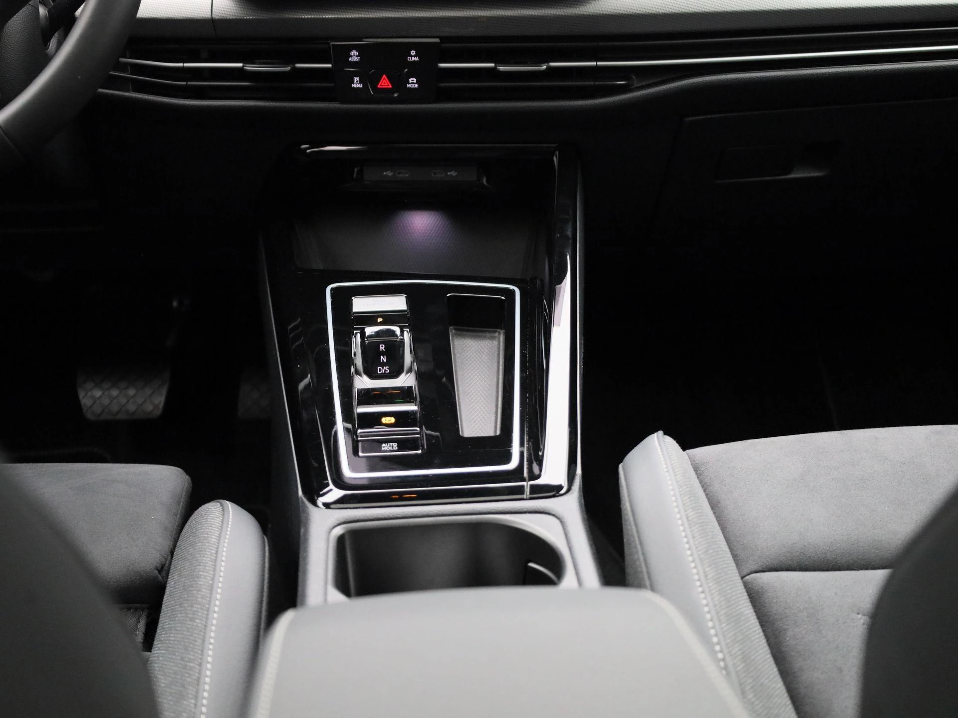 Volkswagen-Golf-image-9