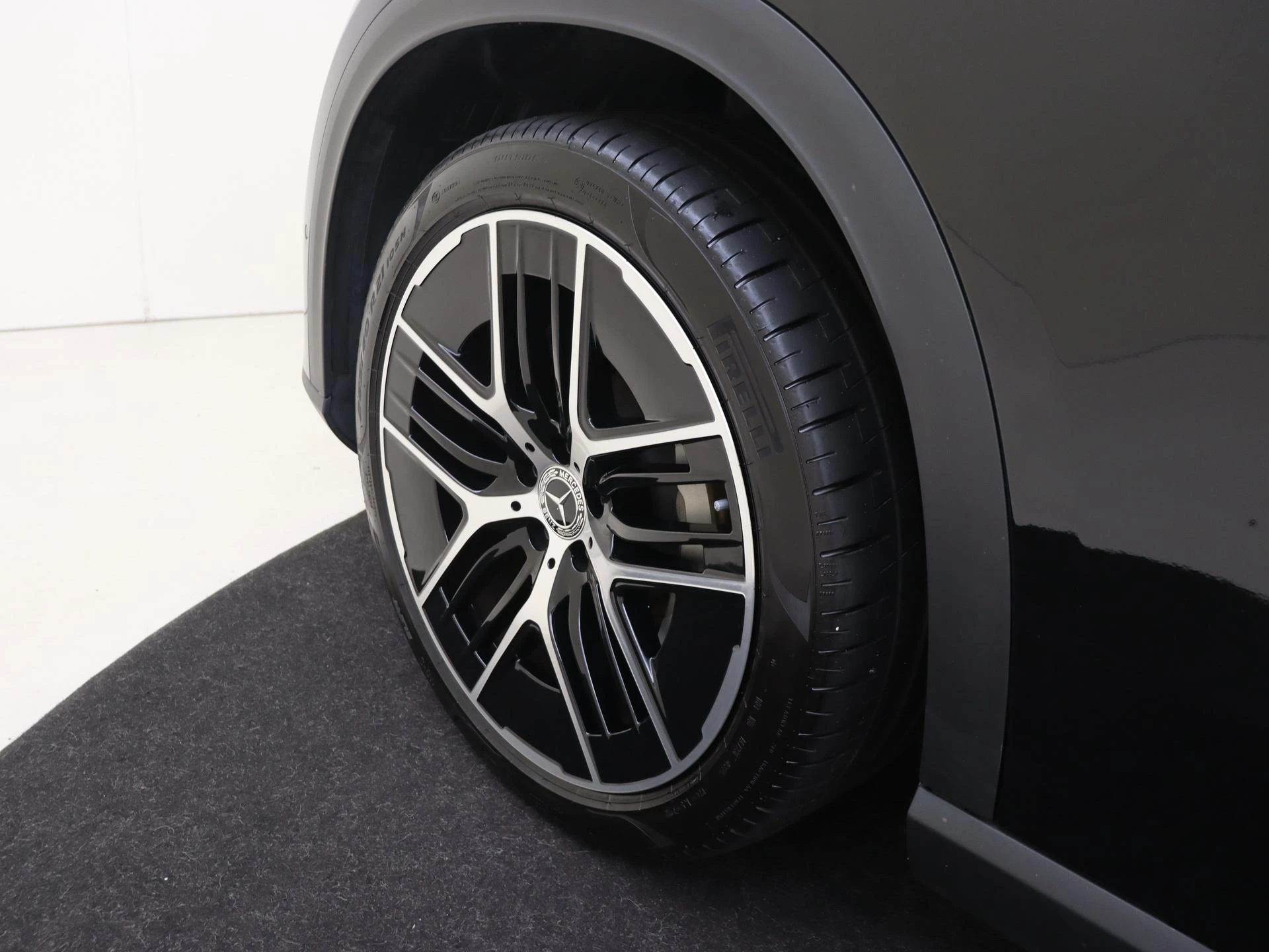 Mercedes-Benz-EQE-image-29