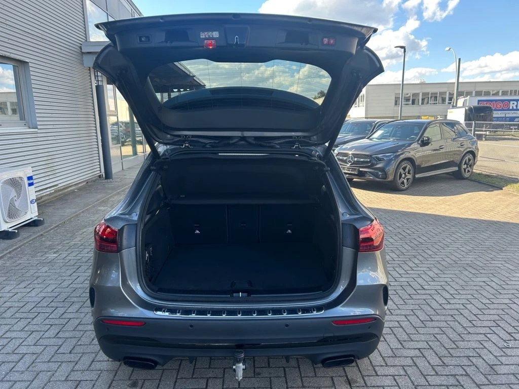 Mercedes-Benz-GLA 200 d-image-12