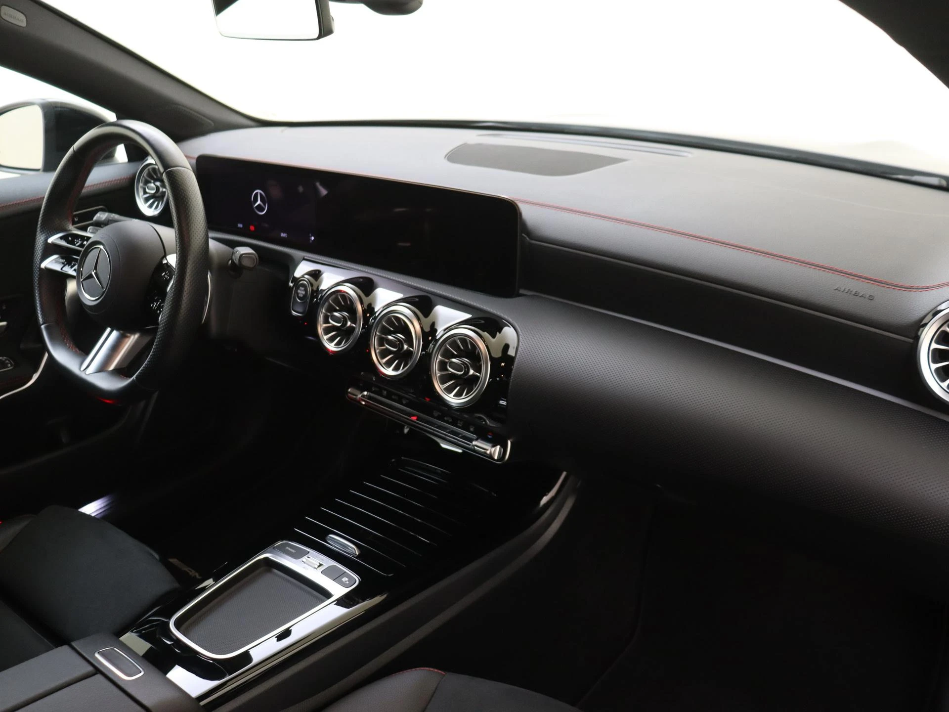 Mercedes-Benz-CLA-image-4