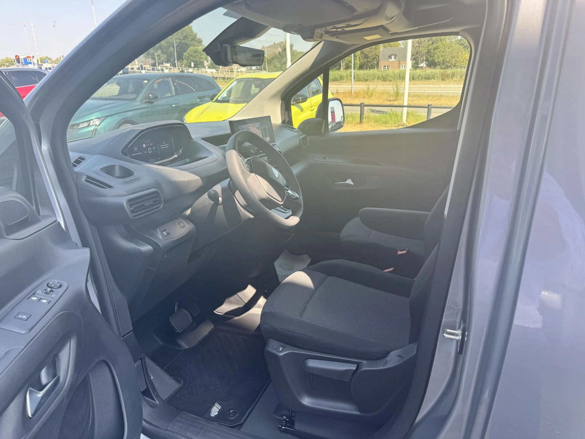 Peugeot-e-Partner-image-9