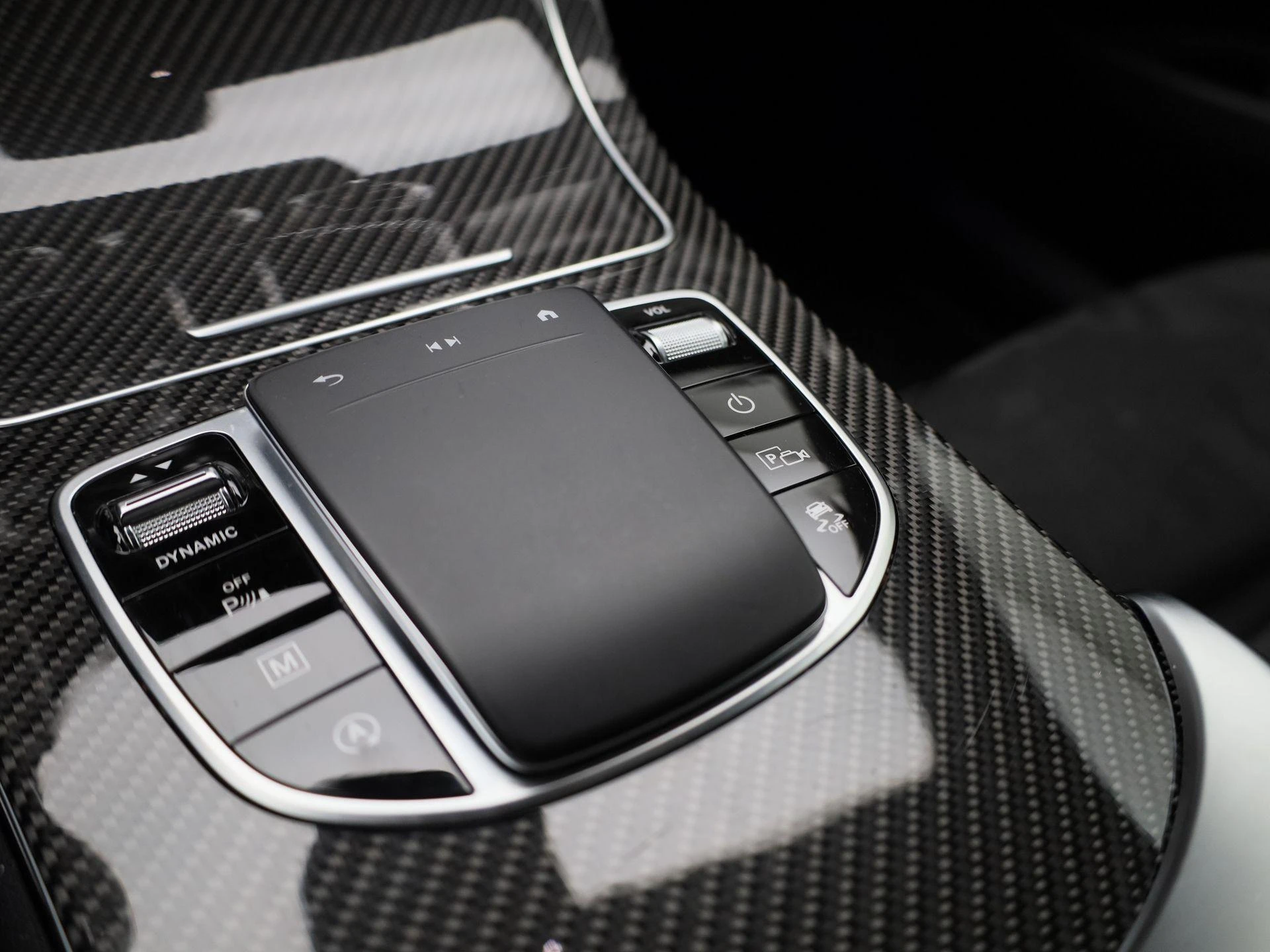 Mercedes-Benz-GLC-image-25