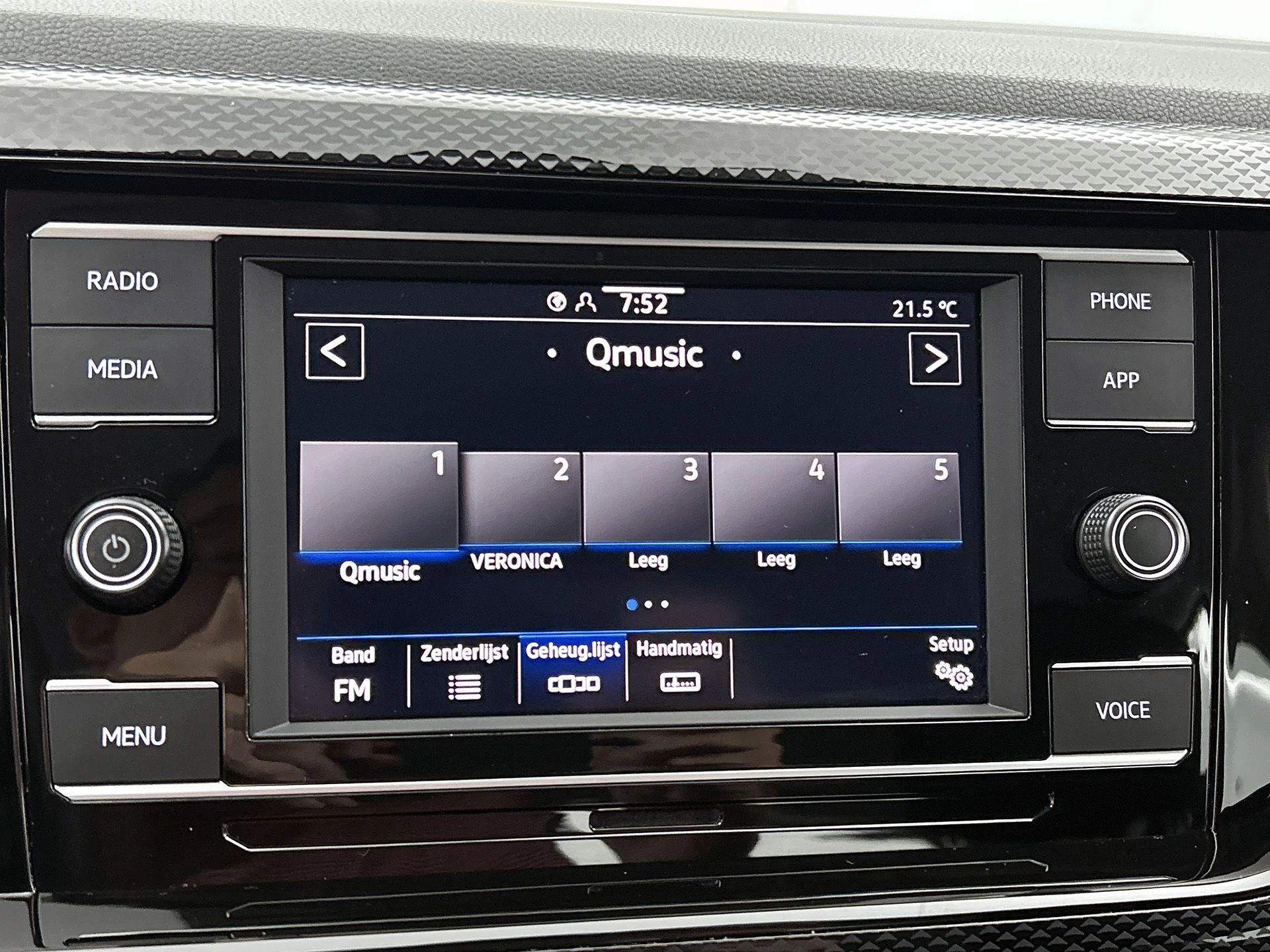Volkswagen-Polo-image-14