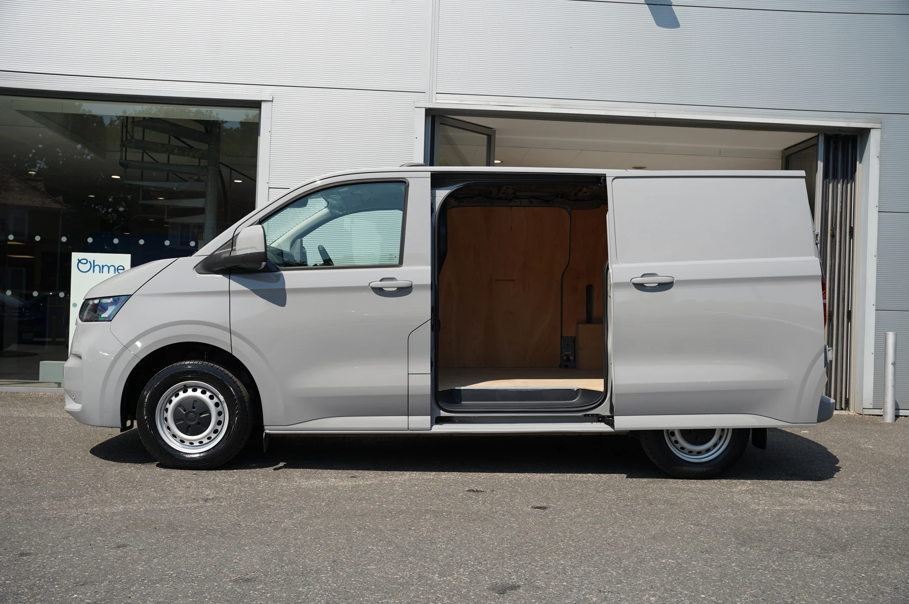 Volkswagen-Transporter-image-14