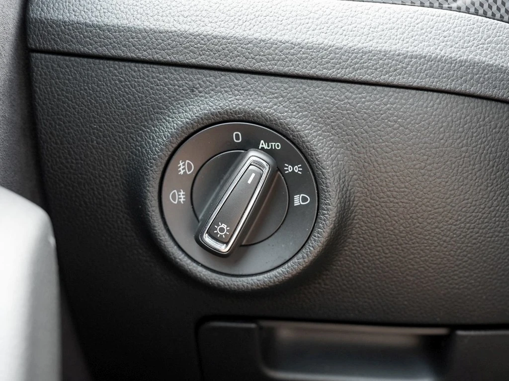 Škoda Superb Combi 2.0 TSI DSG 4x4 Sportline *Xenon*Panorma*AHK*el. Heckklappe*Standheizung*Soundsystem*PD