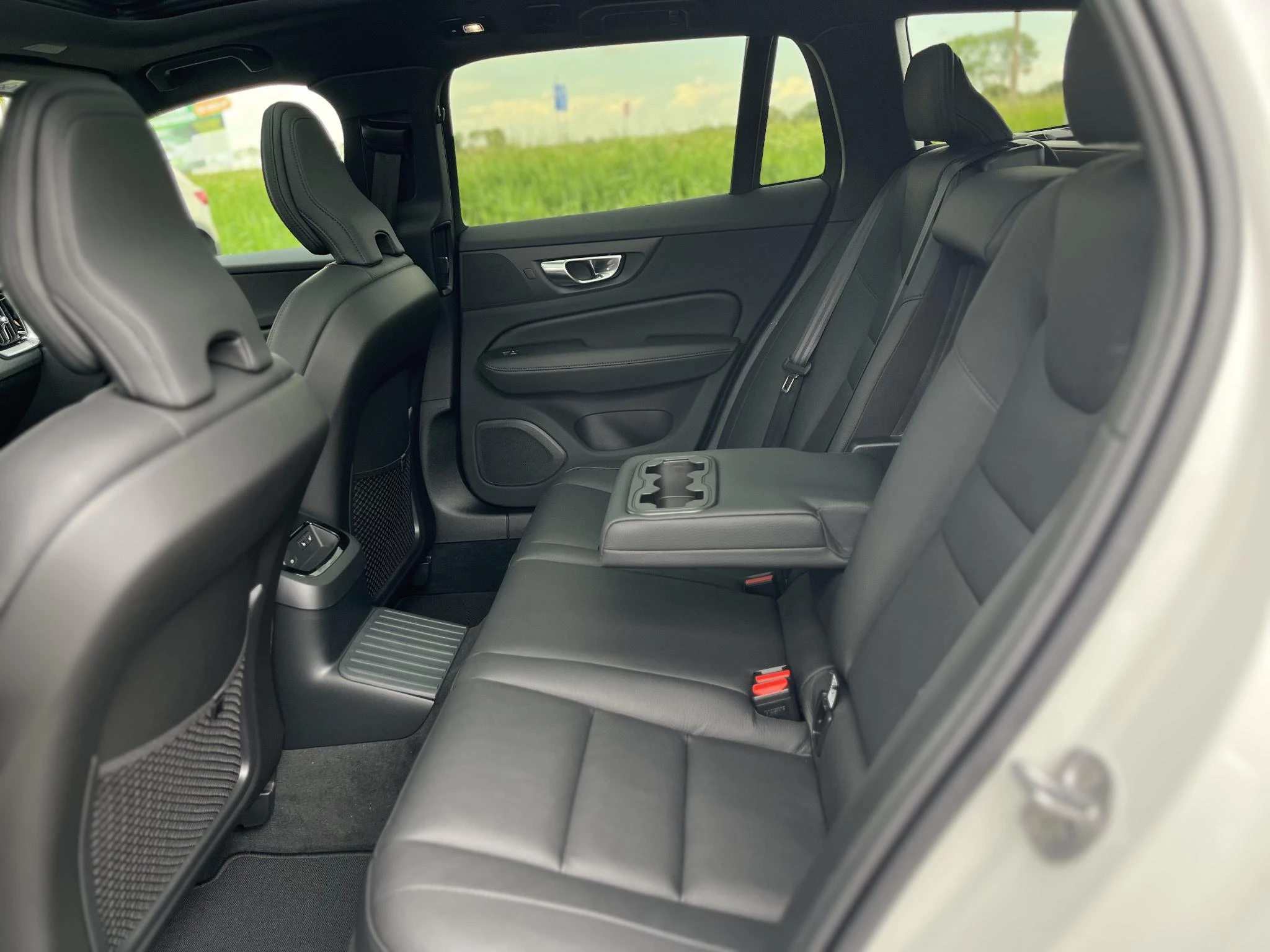 Volvo V60 T8 Plug-in hybrid AWD Ultra Dark