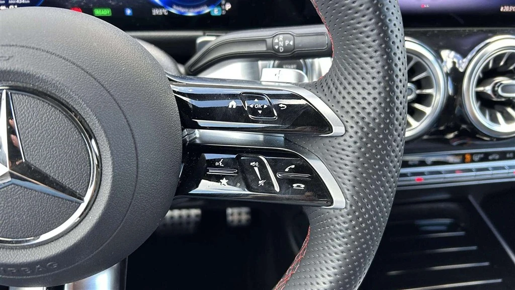 Mercedes-Benz-EQB-image-12