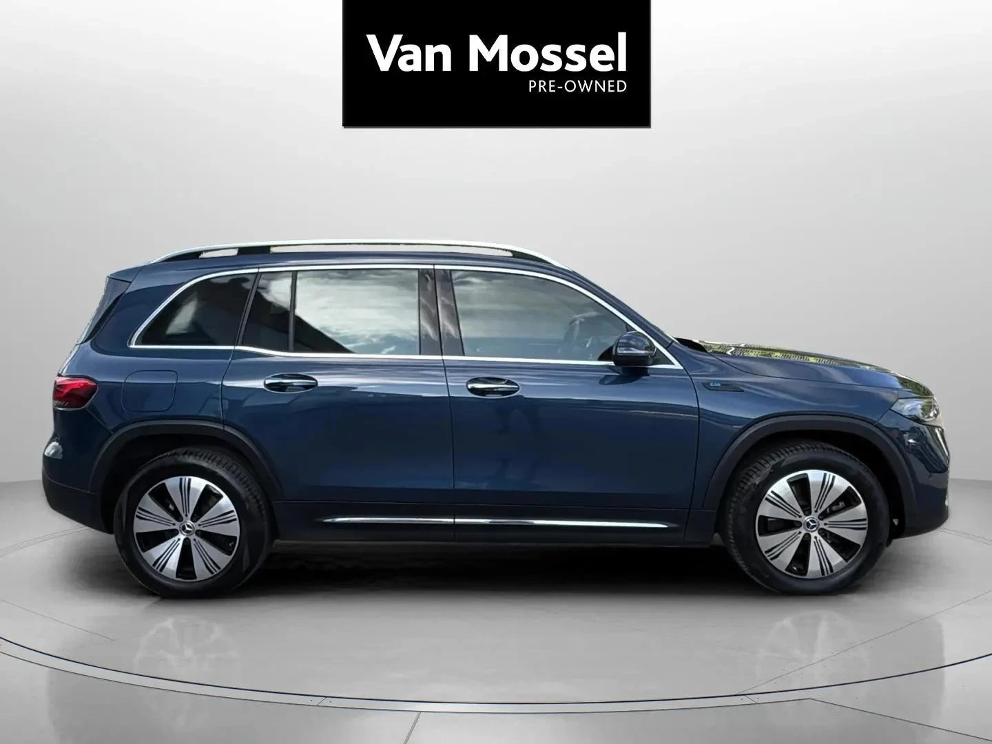 Mercedes-Benz-EQB-image-14