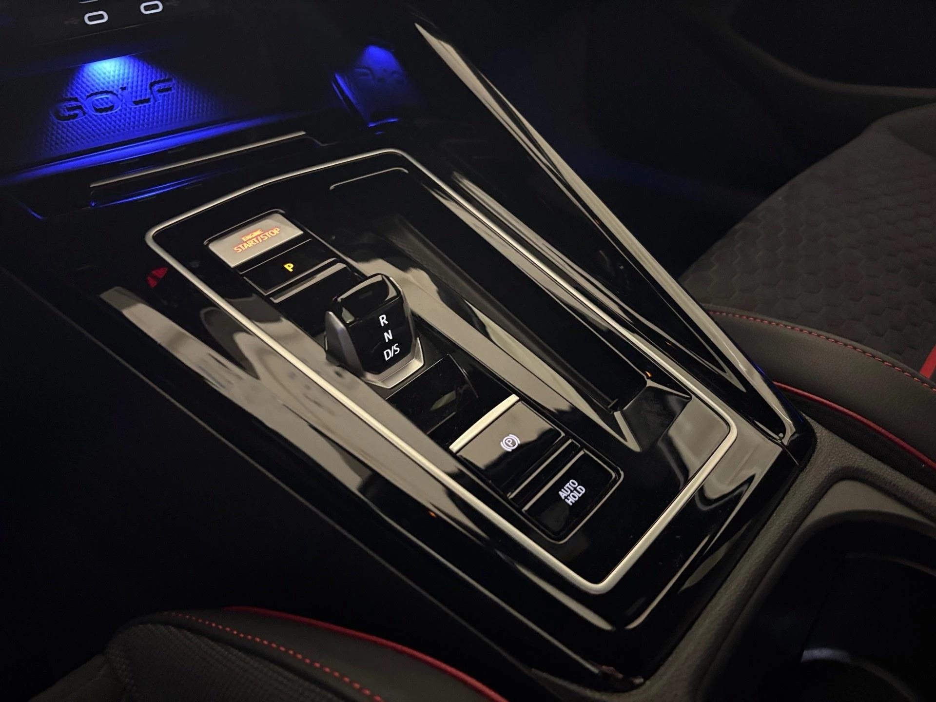 Volkswagen-Golf-image-9