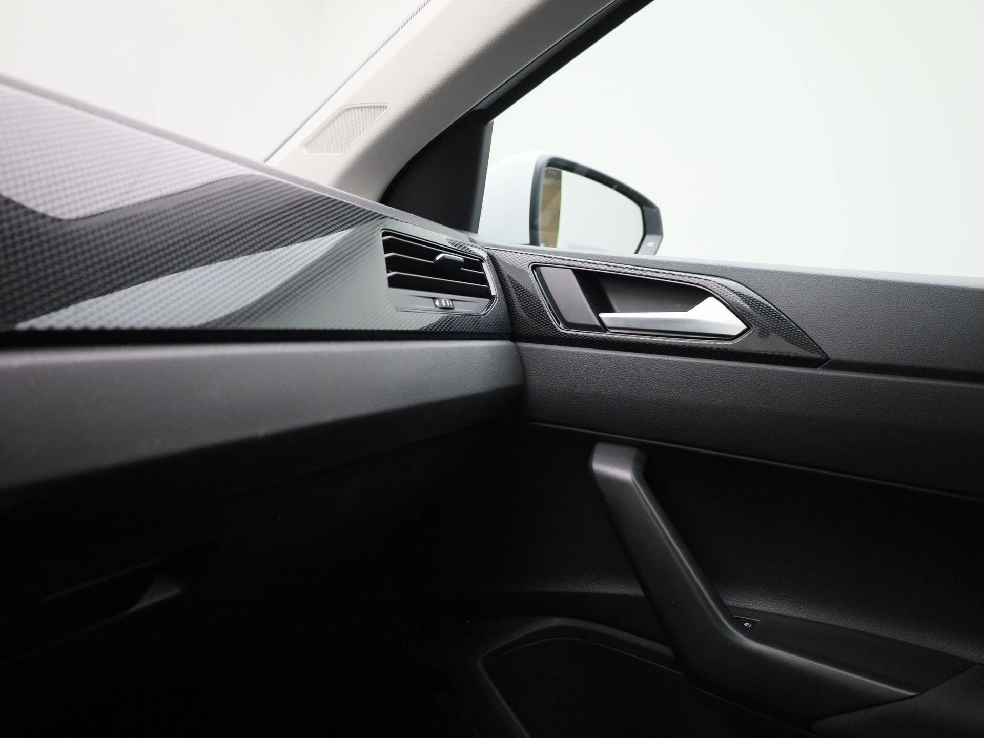 Volkswagen-Polo-image-24