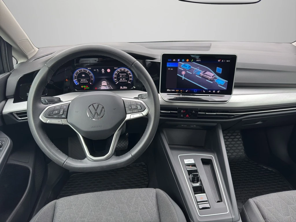 Volkswagen-Golf-image-8