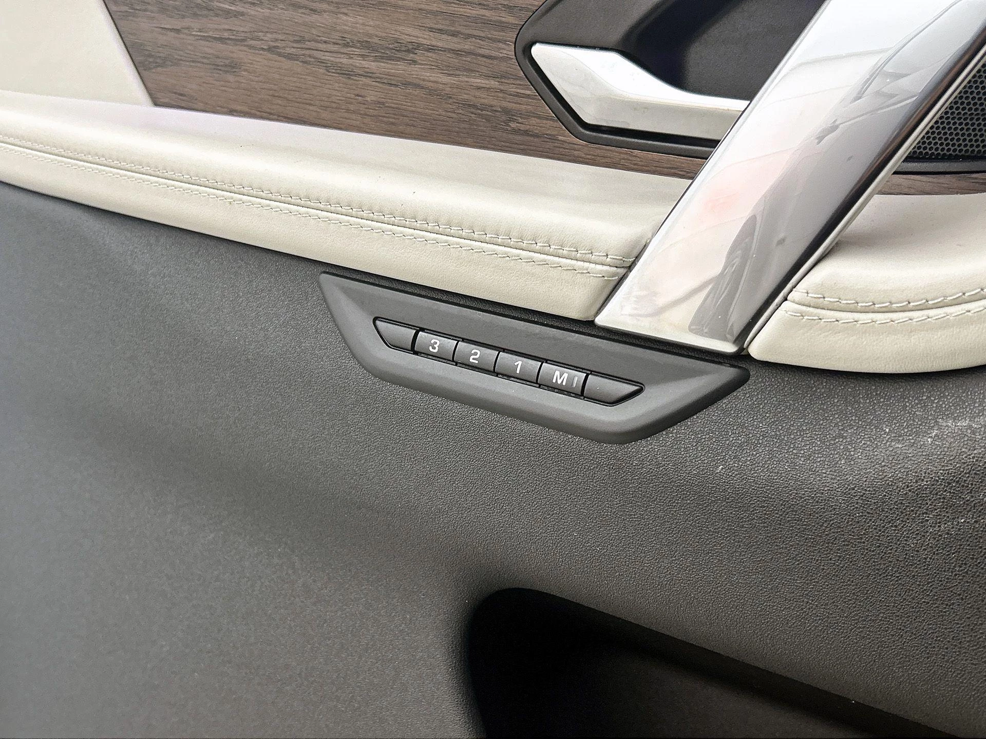 Land Rover-Discovery Sport-image-11