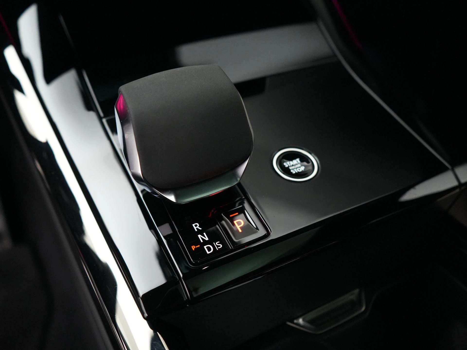 Land Rover-Range Rover Sport-image-18