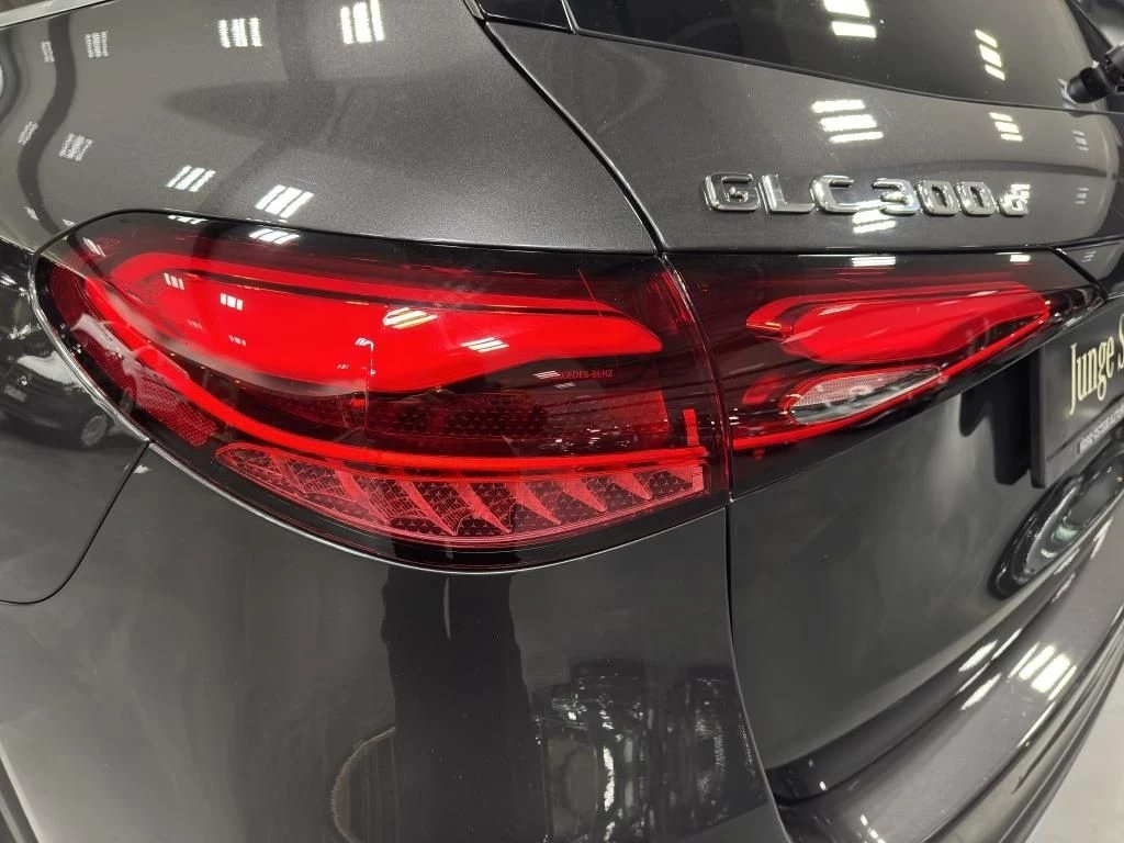 Mercedes-Benz GLC 300 d 4M AMG AHK MBUX SHZ KEYLESS-GO AMG LineX254 GLC 300 d 4M AMG AHK MBUX SHZ KEYLESS-GO AMG Line