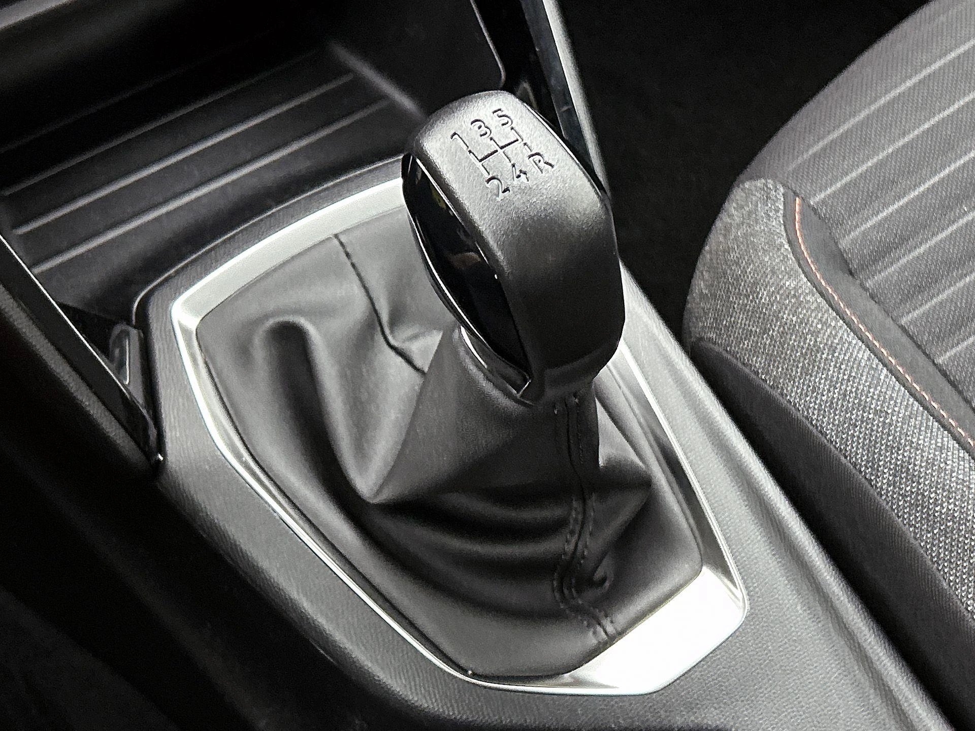 Peugeot-208-image-13
