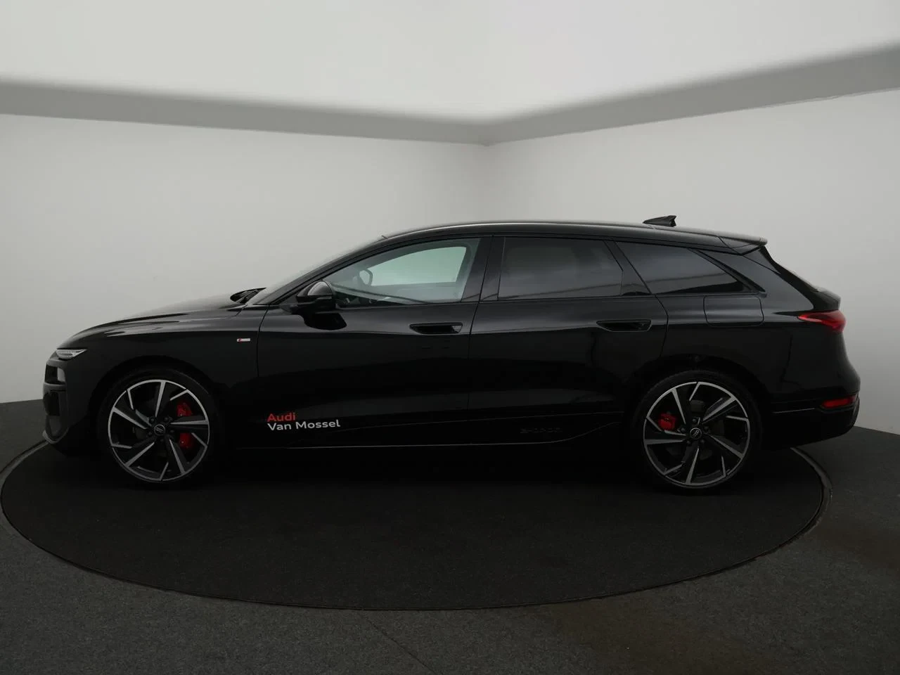 Audi-A6 Avant e-tron-image-6