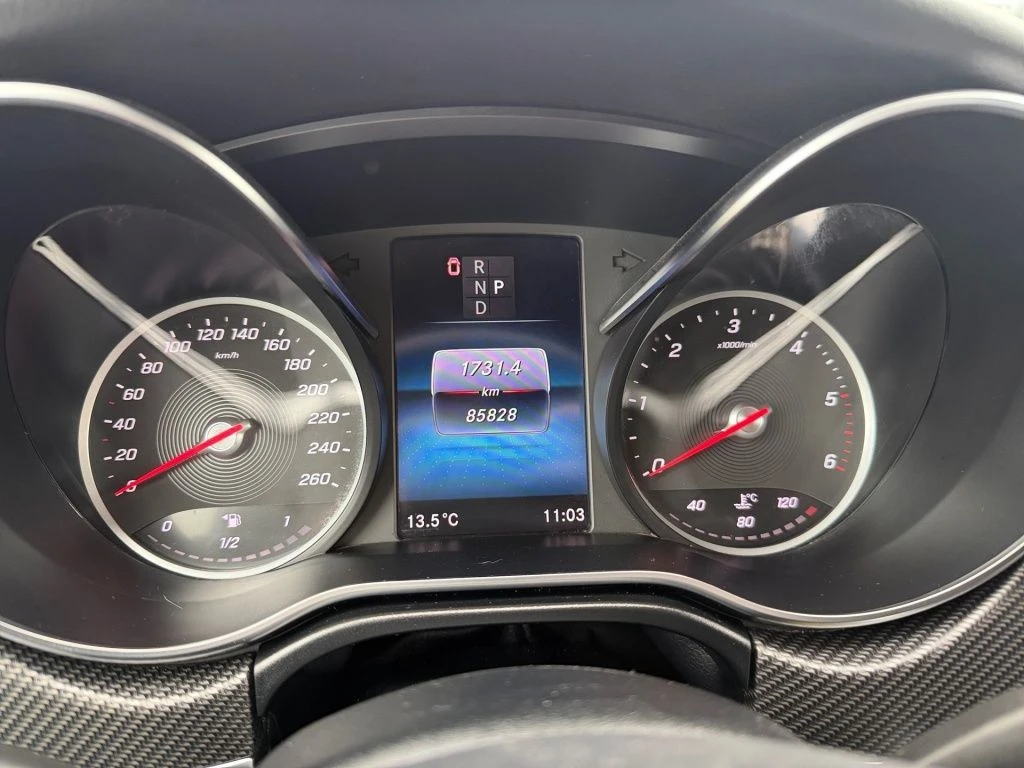 Mercedes-Benz-V-Klasse 300-image-13