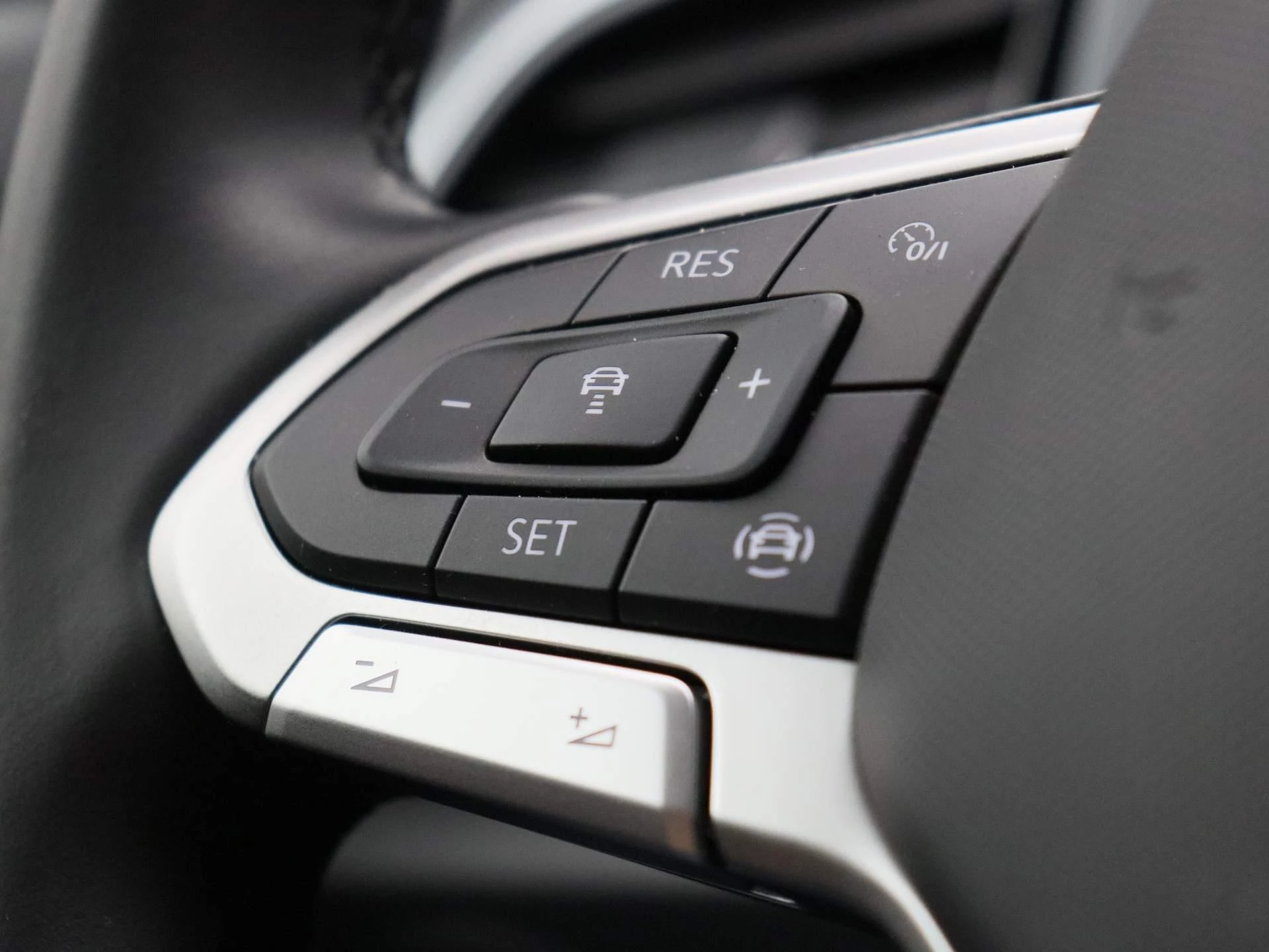 Volkswagen-T-Roc-image-17