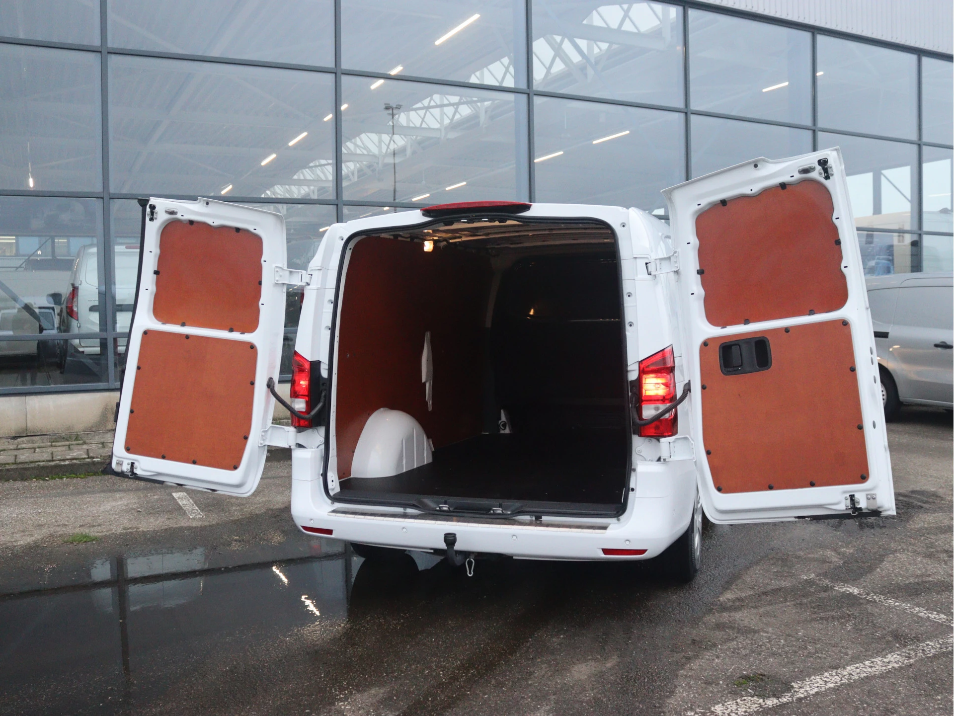 Mercedes-Benz-Vito-image-2