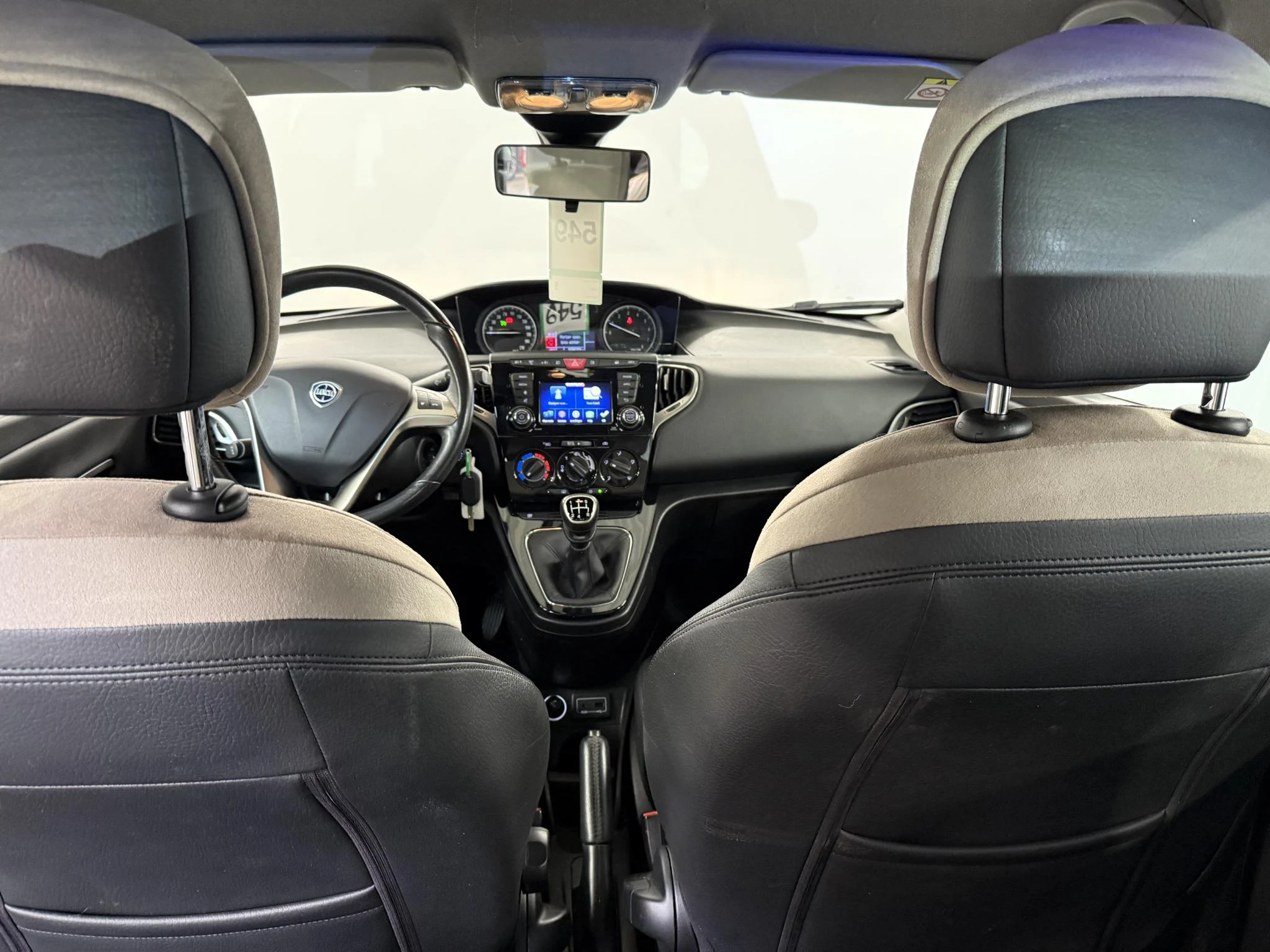 Lancia-Ypsilon-image-11