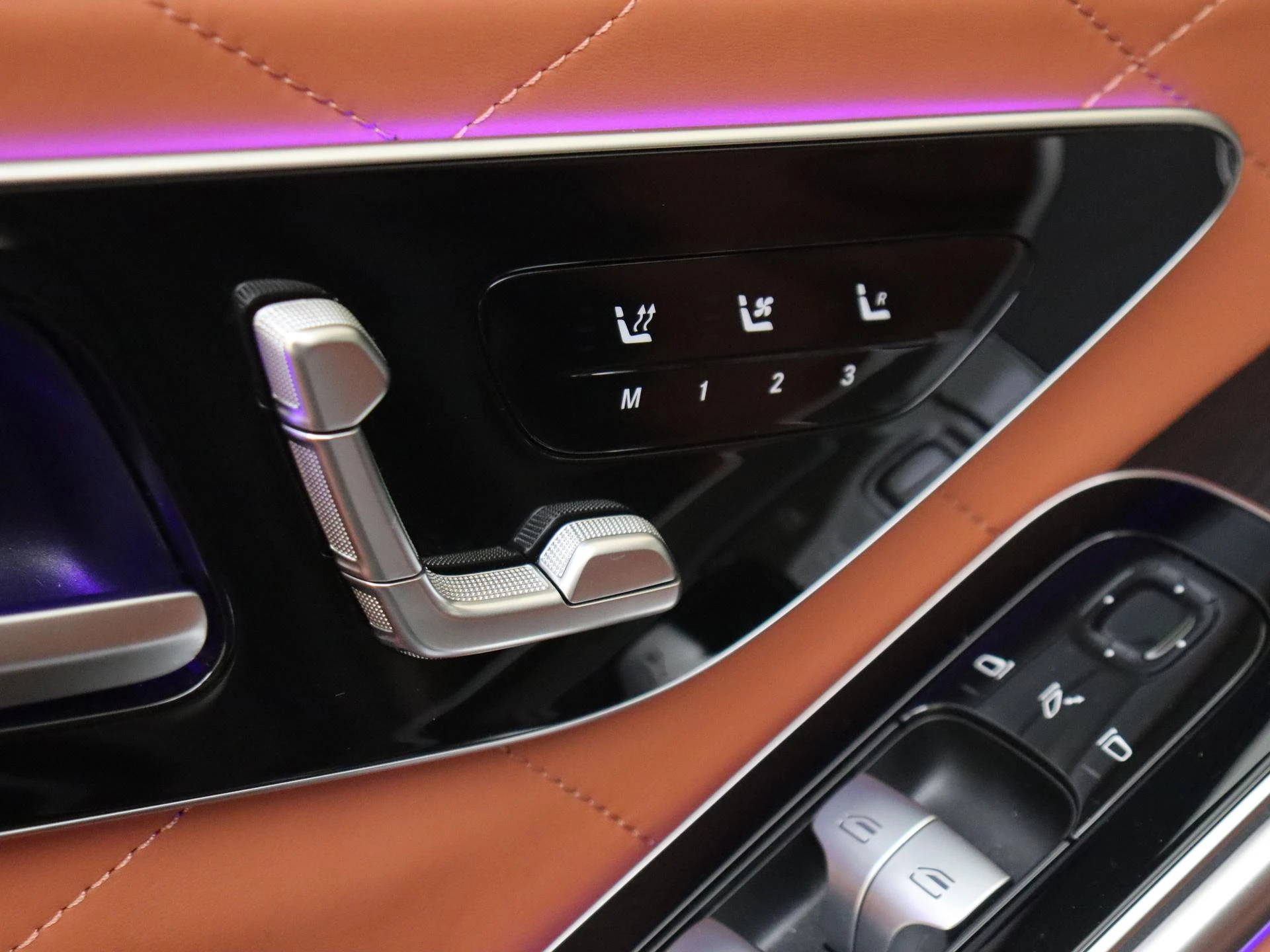 Mercedes-Benz-S-Klasse-image-25