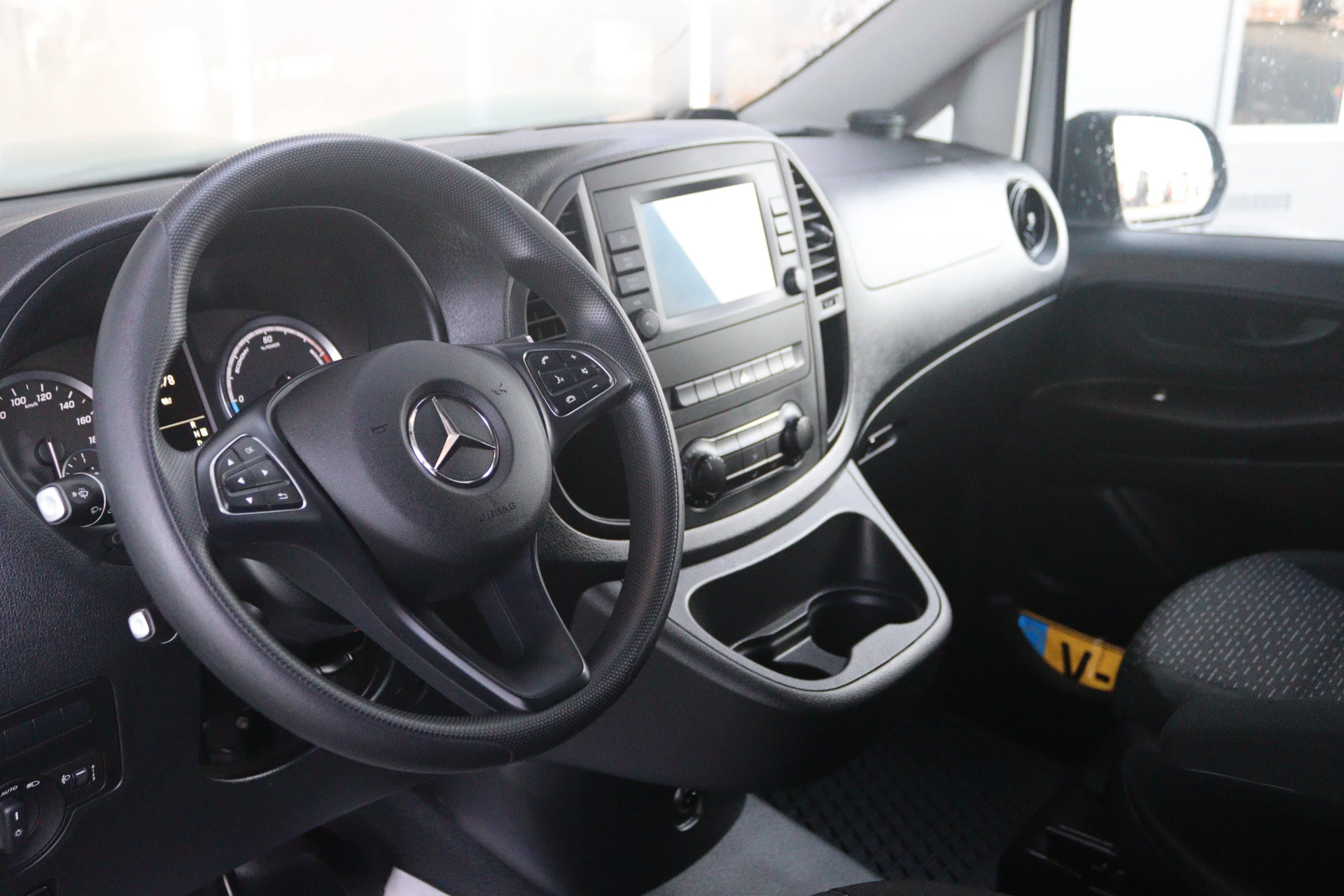 Mercedes-Benz-eVito-image-3