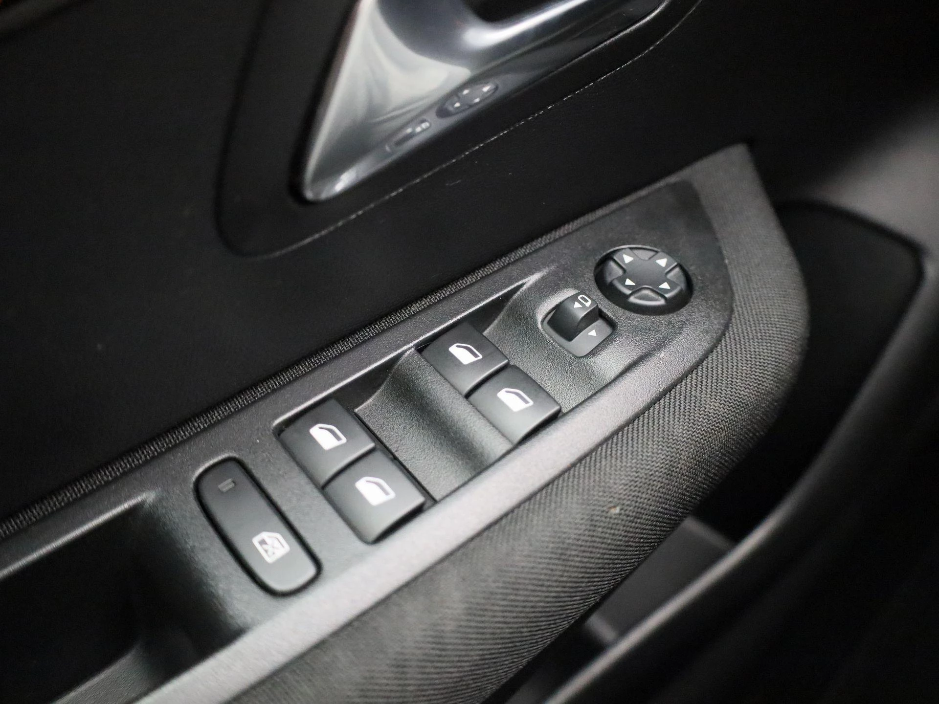 Peugeot-208-image-22