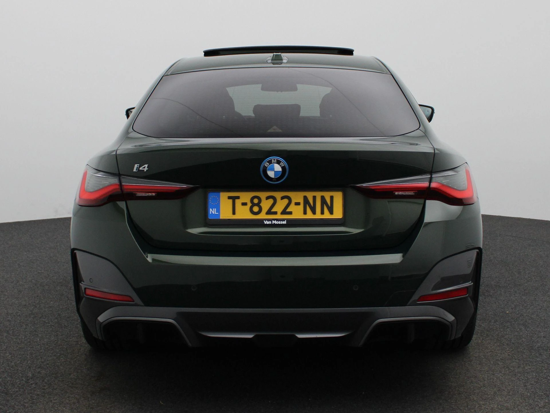BMW-i4-image-4