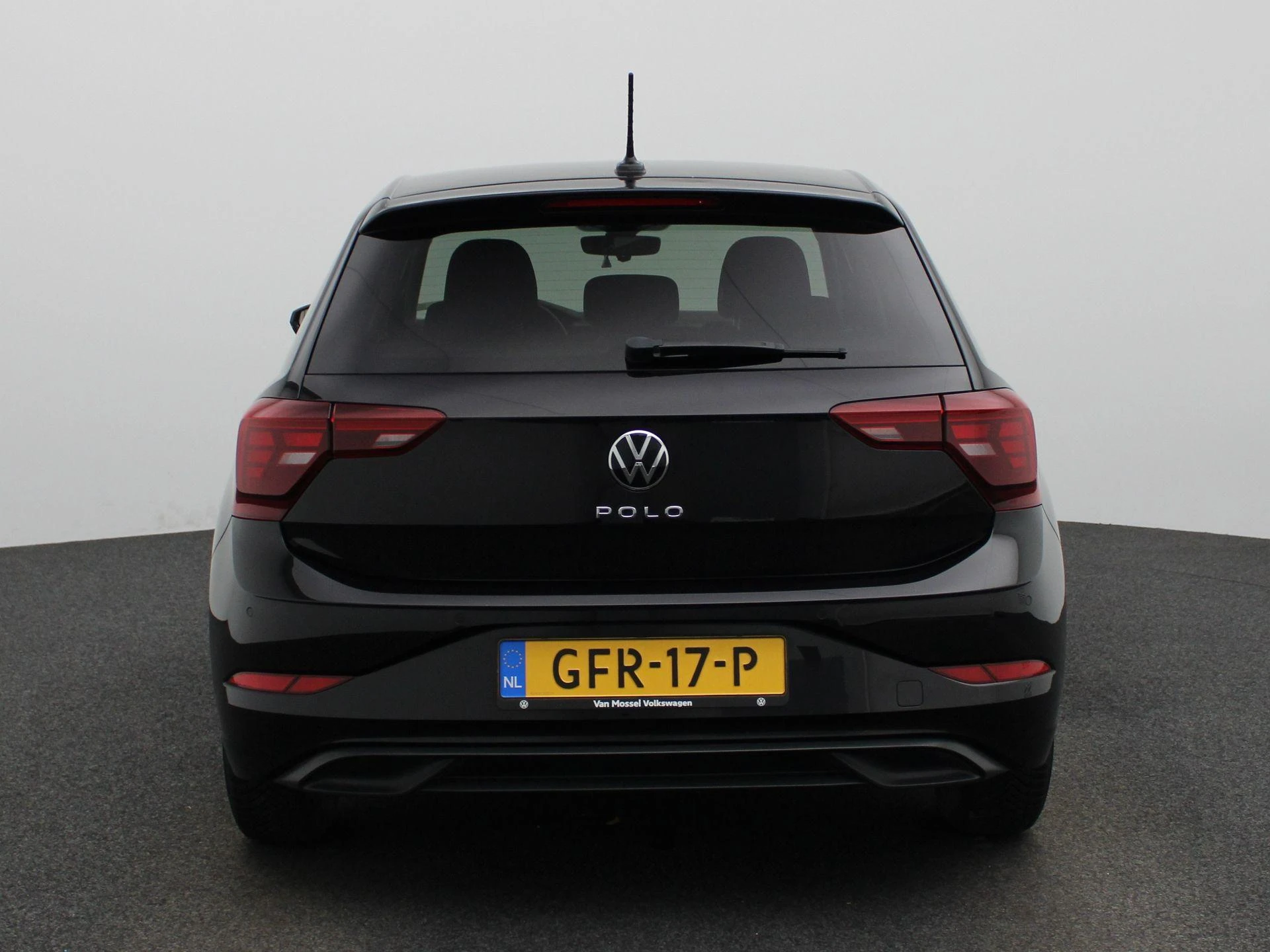 Volkswagen-Polo-image-4