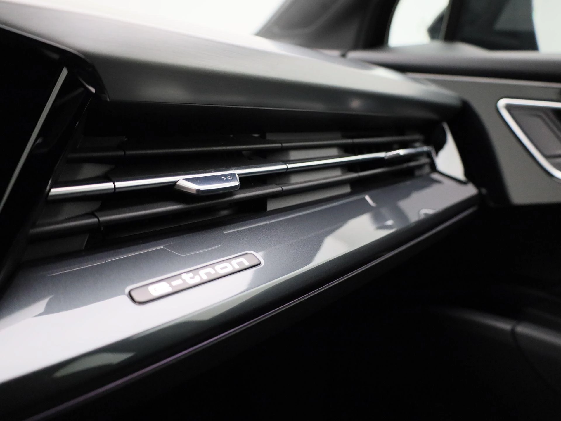 Audi-Q4 e-tron-image-25