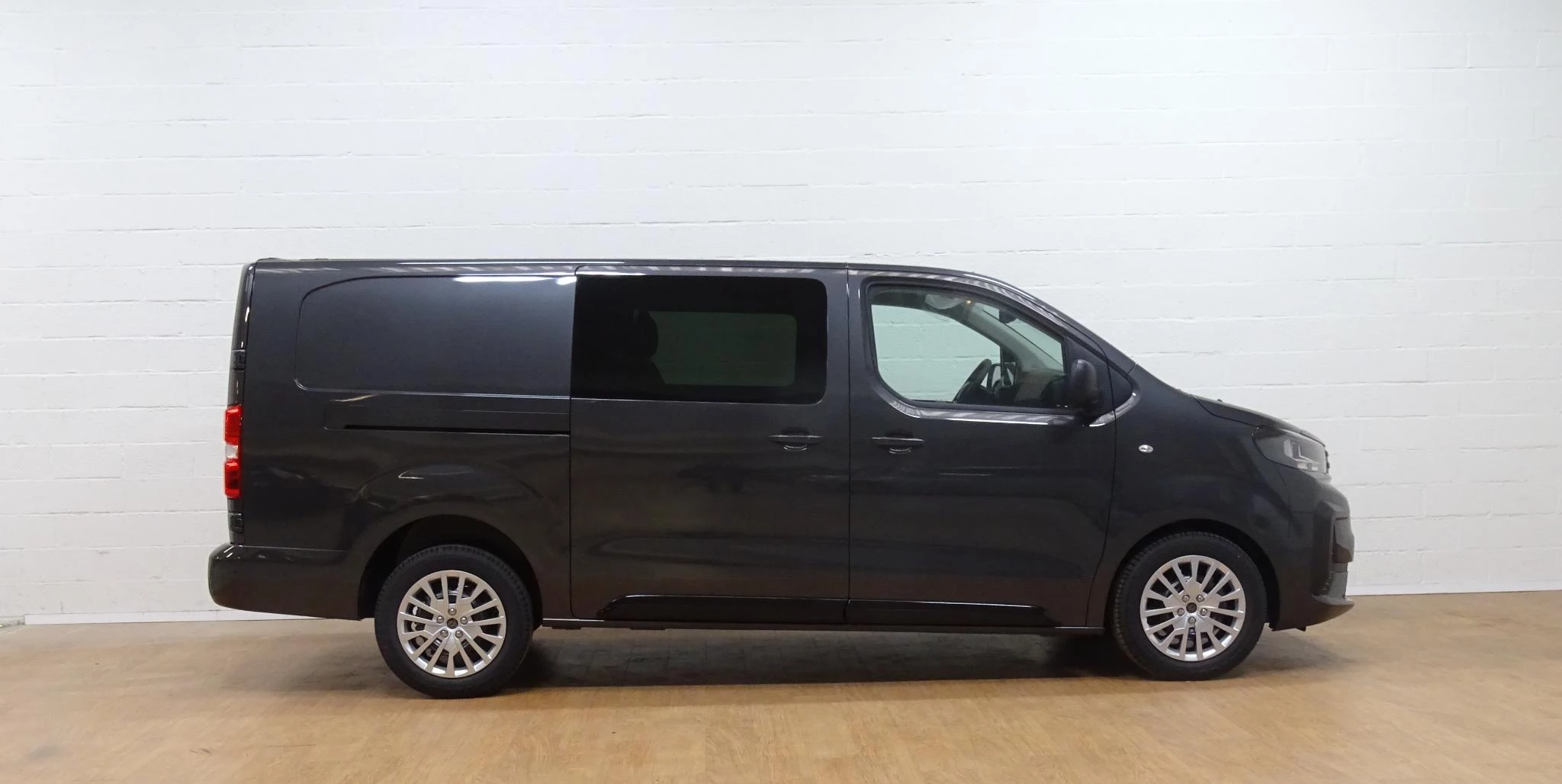 Peugeot-Expert-image-1