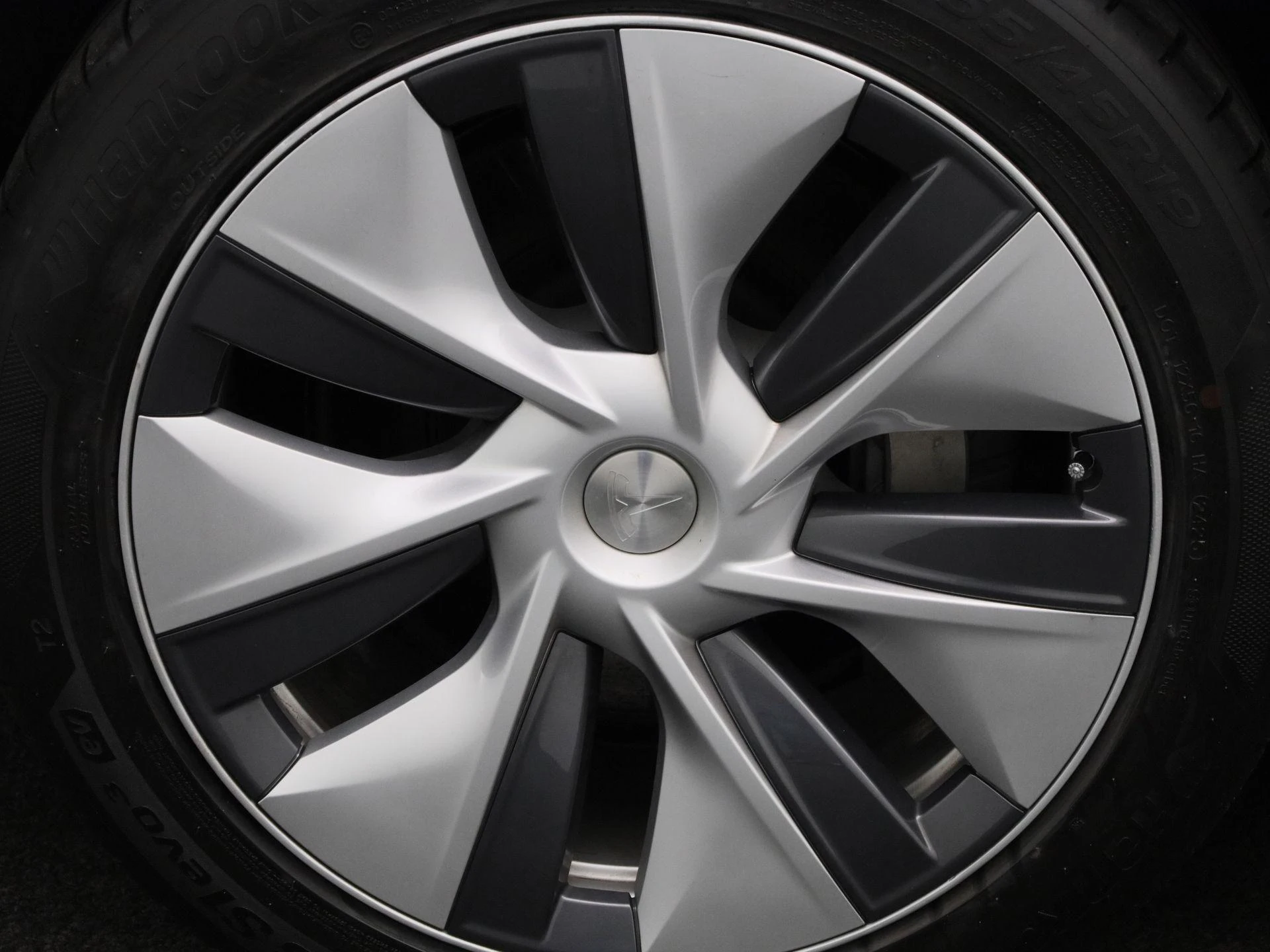 Tesla-Model Y-image-13