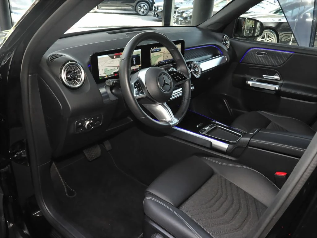 Mercedes-Benz-GLB 200 d-image-8