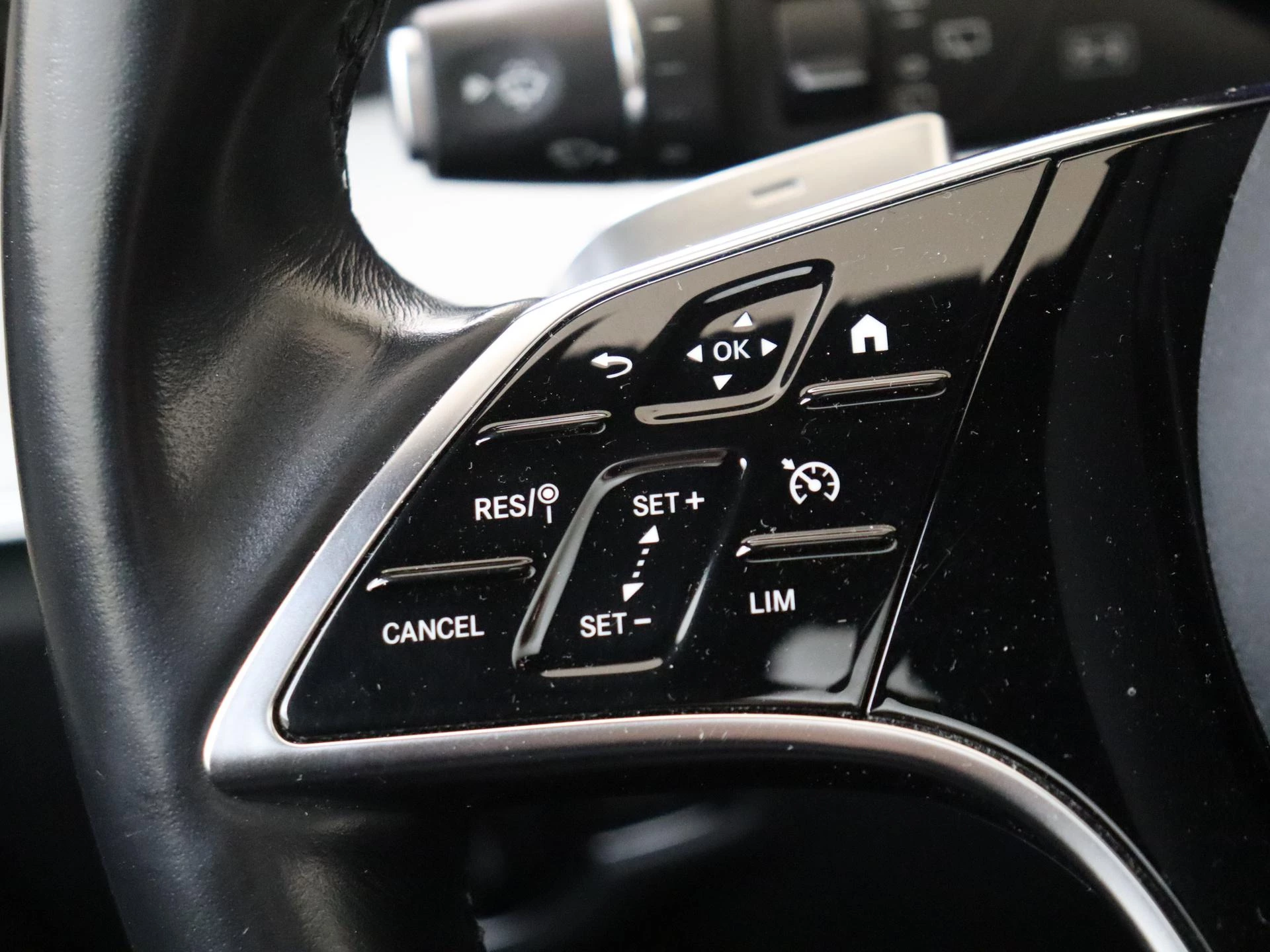 Mercedes-Benz-E-Klasse-image-12