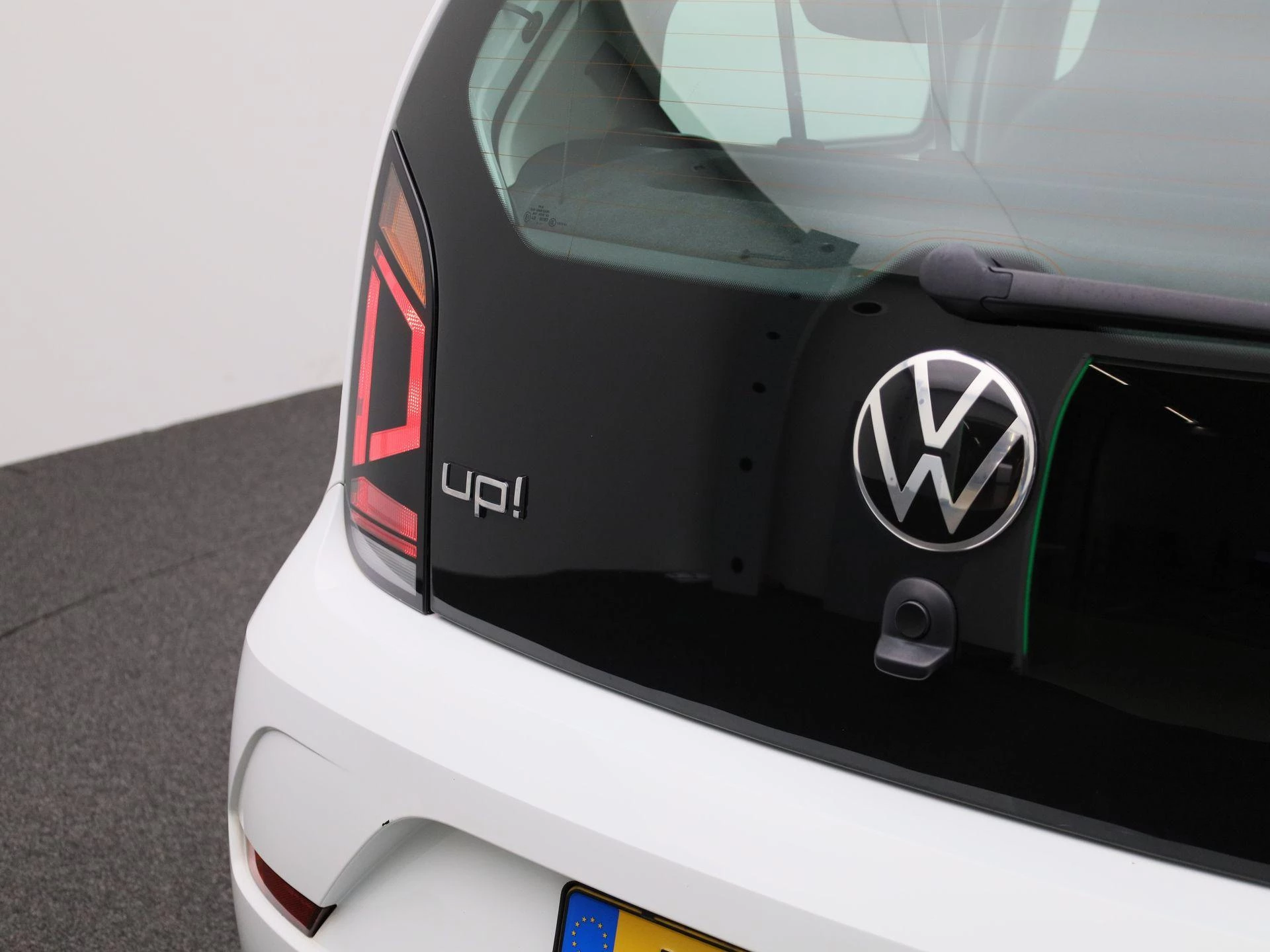 Volkswagen-up!-image-28