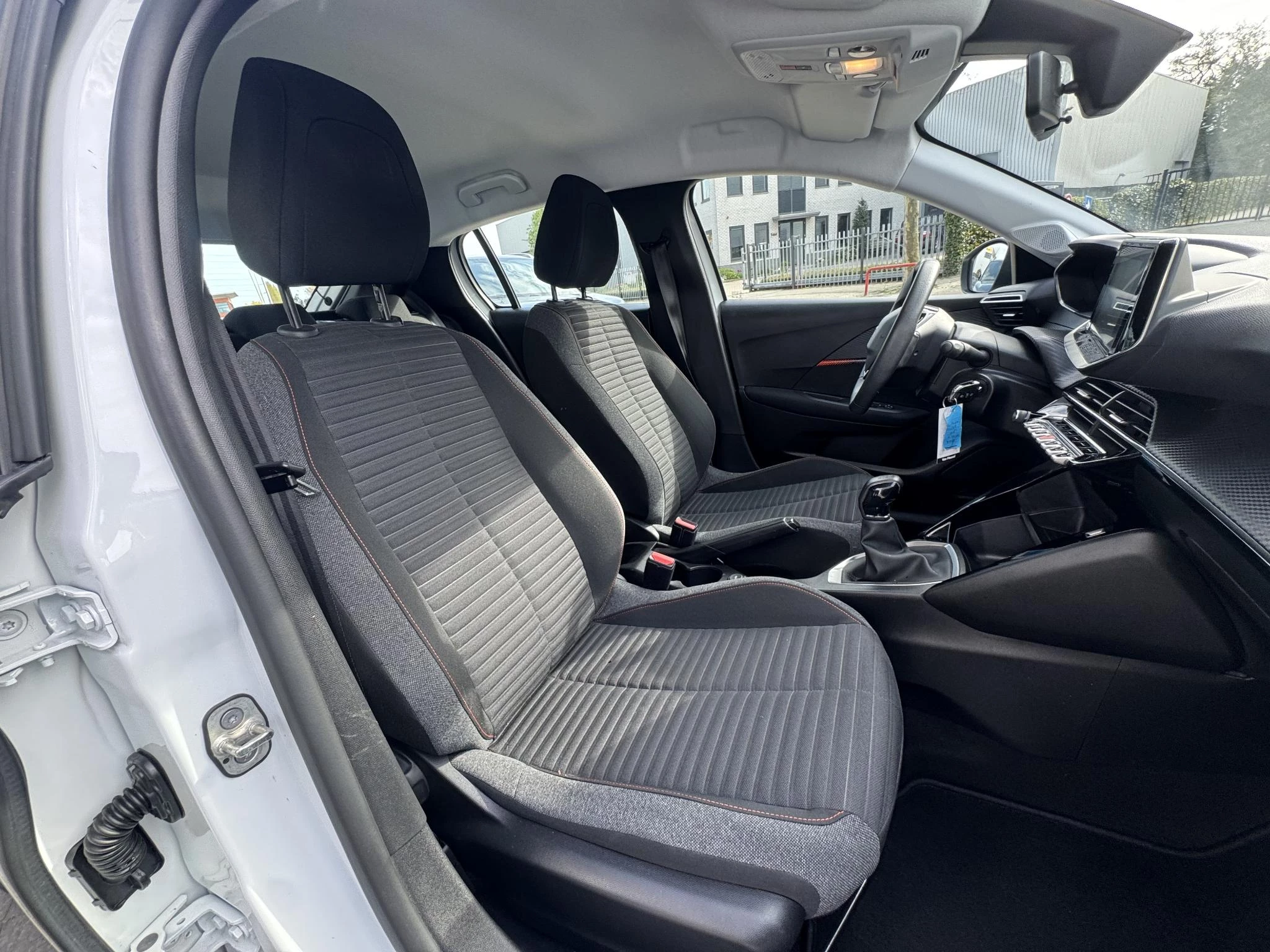Peugeot-208-image-13