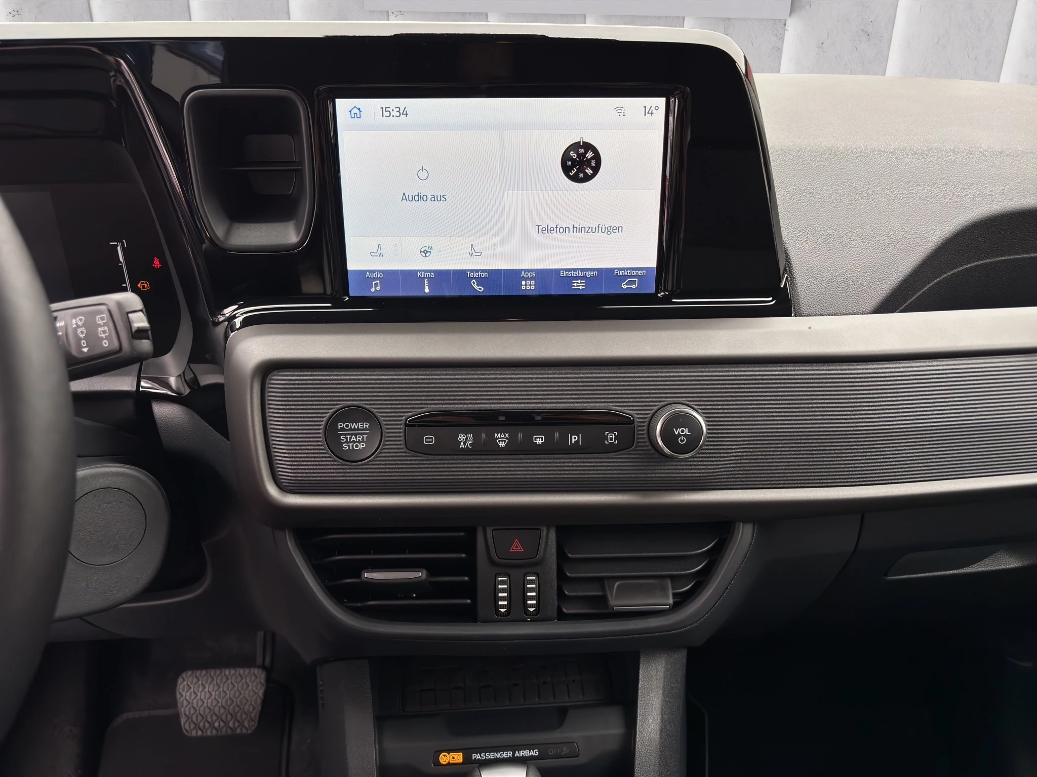 Ford Tourneo Courier Titanium 1.0 EcoBoost 92 kW Auto Kompaktvan. 5-türig