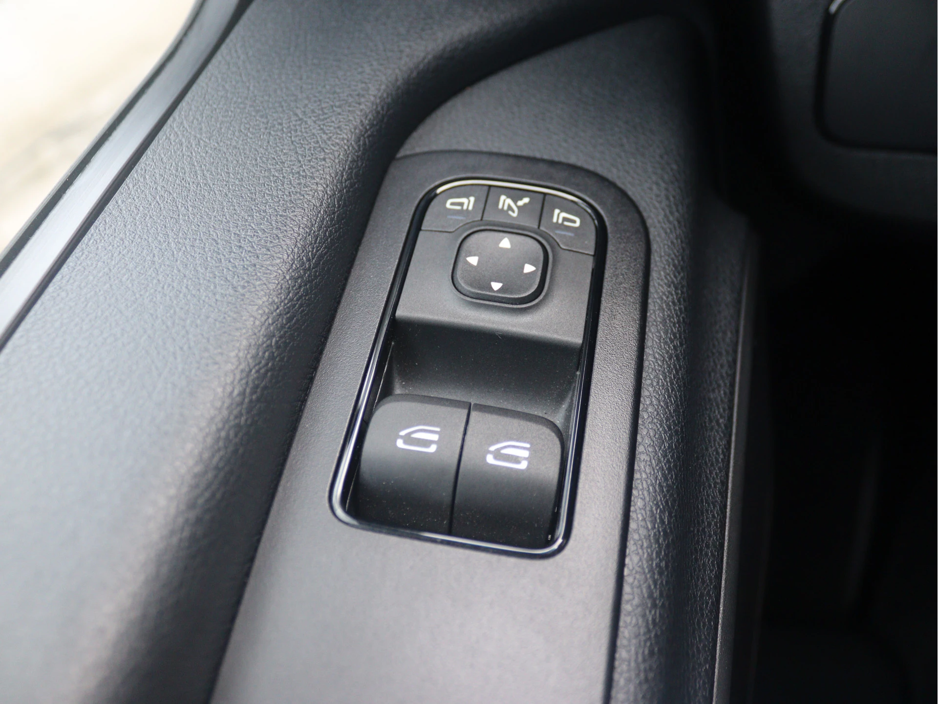 Mercedes-Benz-Sprinter-image-4