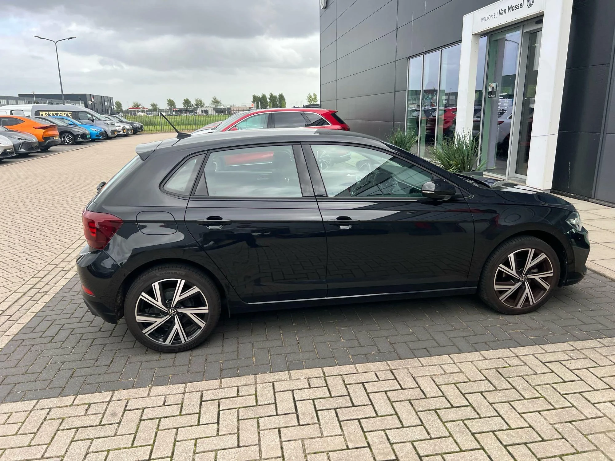 Volkswagen-Polo-image-6