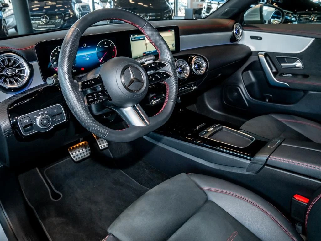 Mercedes-Benz-CLA 200 d-image-8