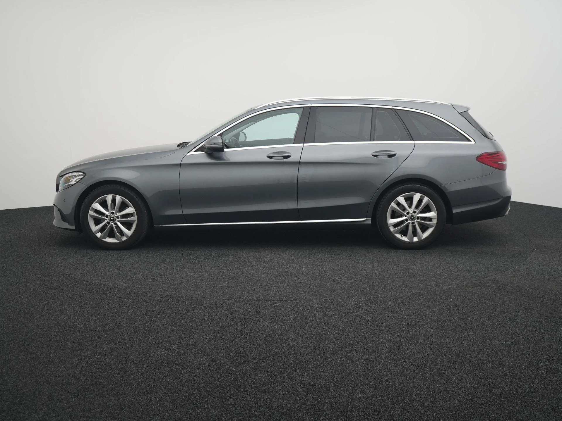 Mercedes-Benz-C-Klasse-image-3