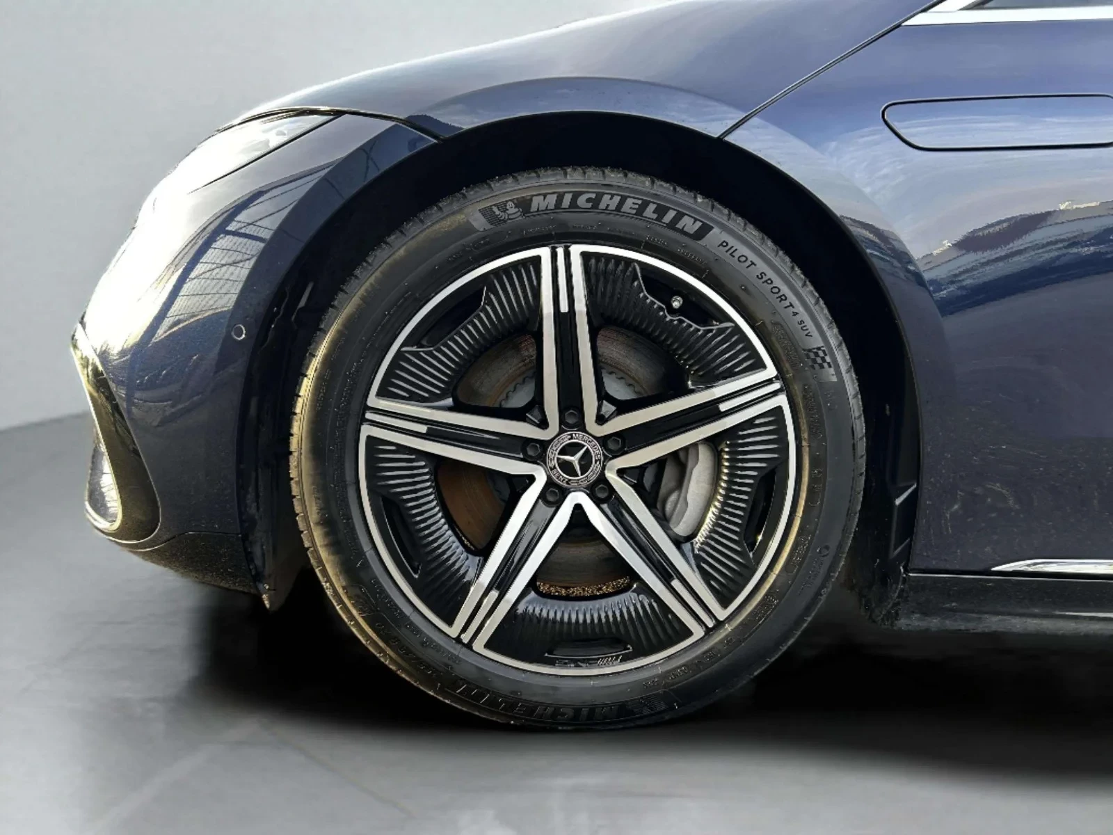 Mercedes-Benz-EQS-image-9