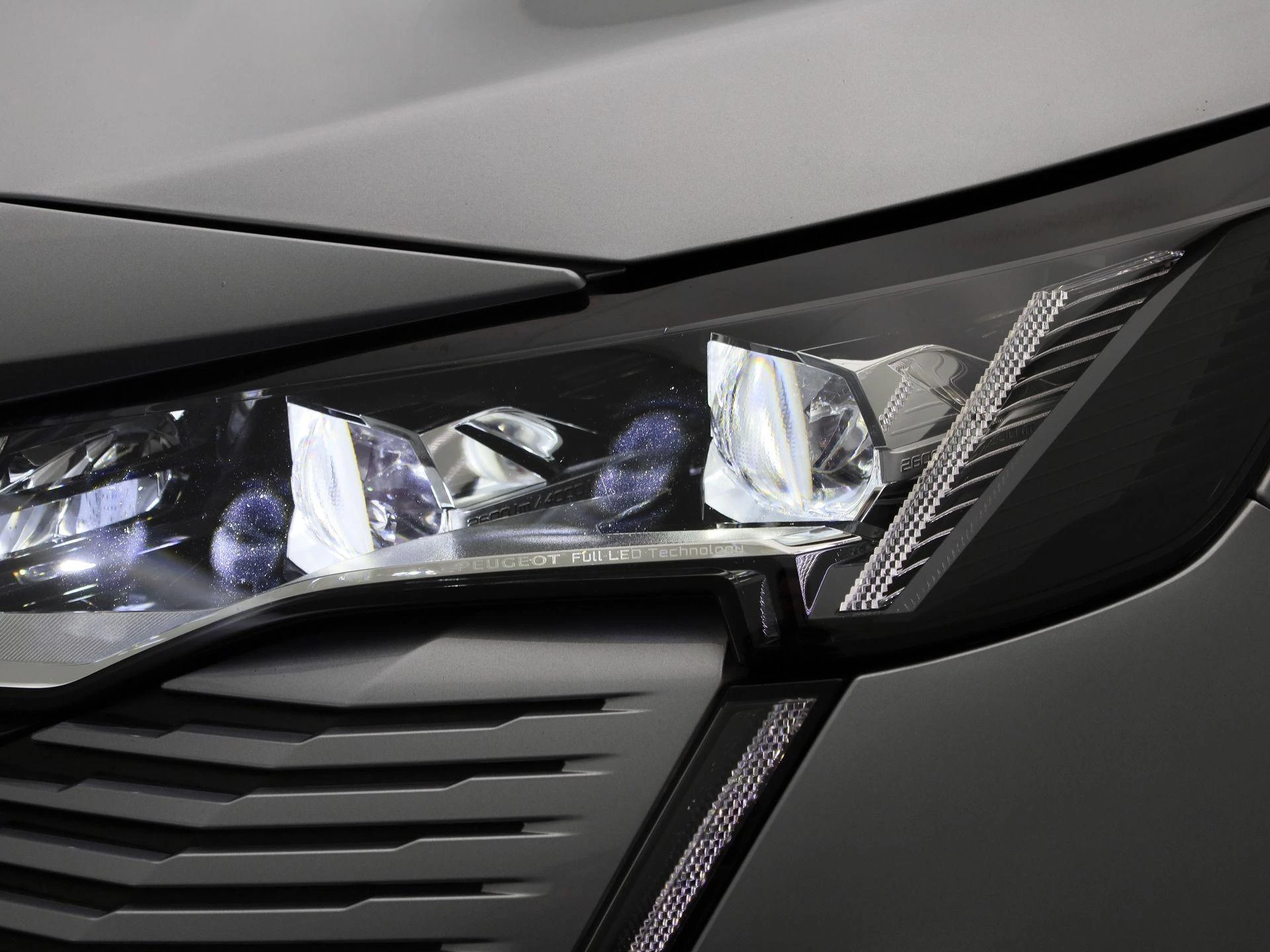 Peugeot 3008 1.6 HYBRID4 300 e-Auto8 GT