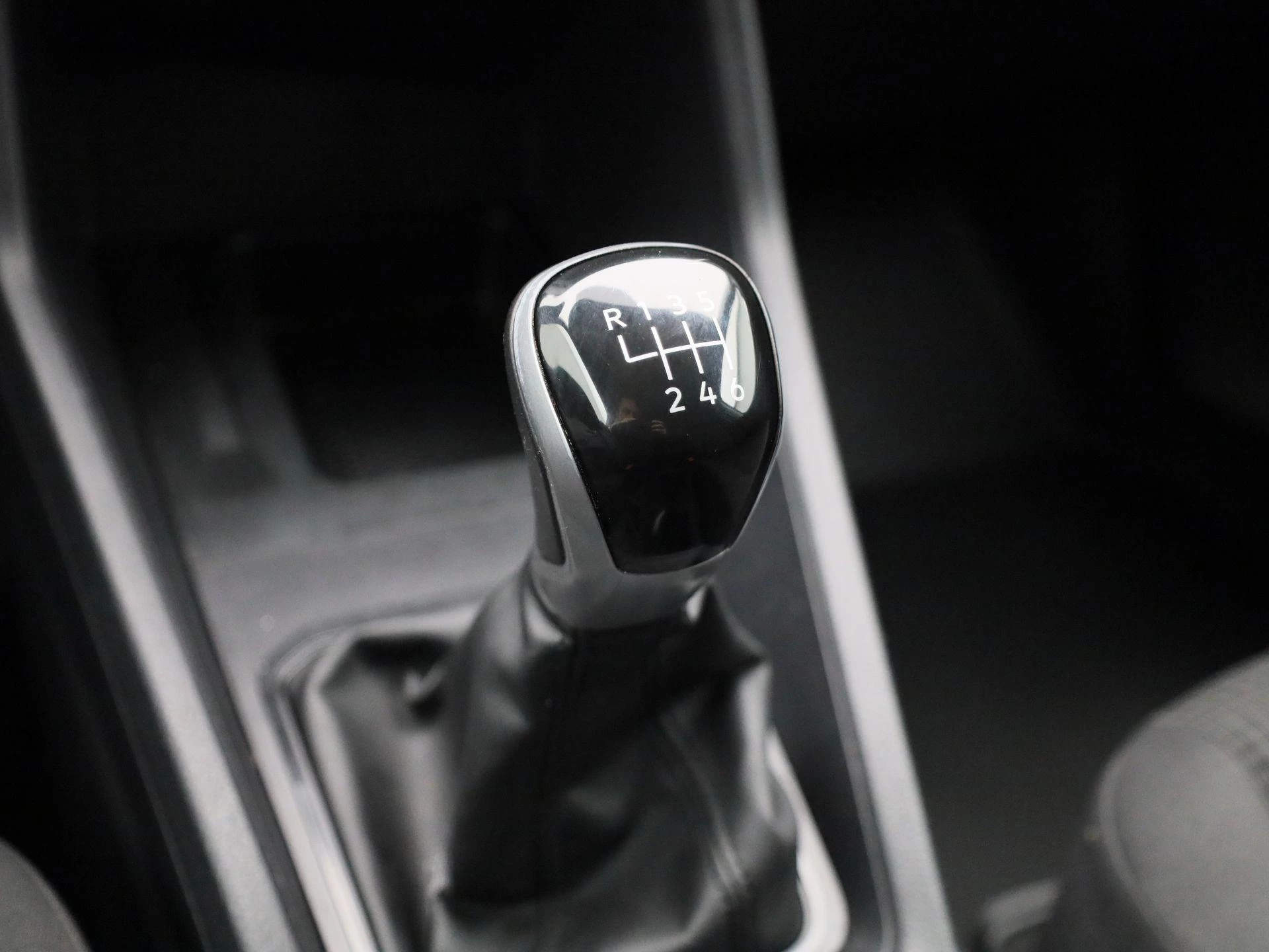 Volkswagen-Caddy-image-9