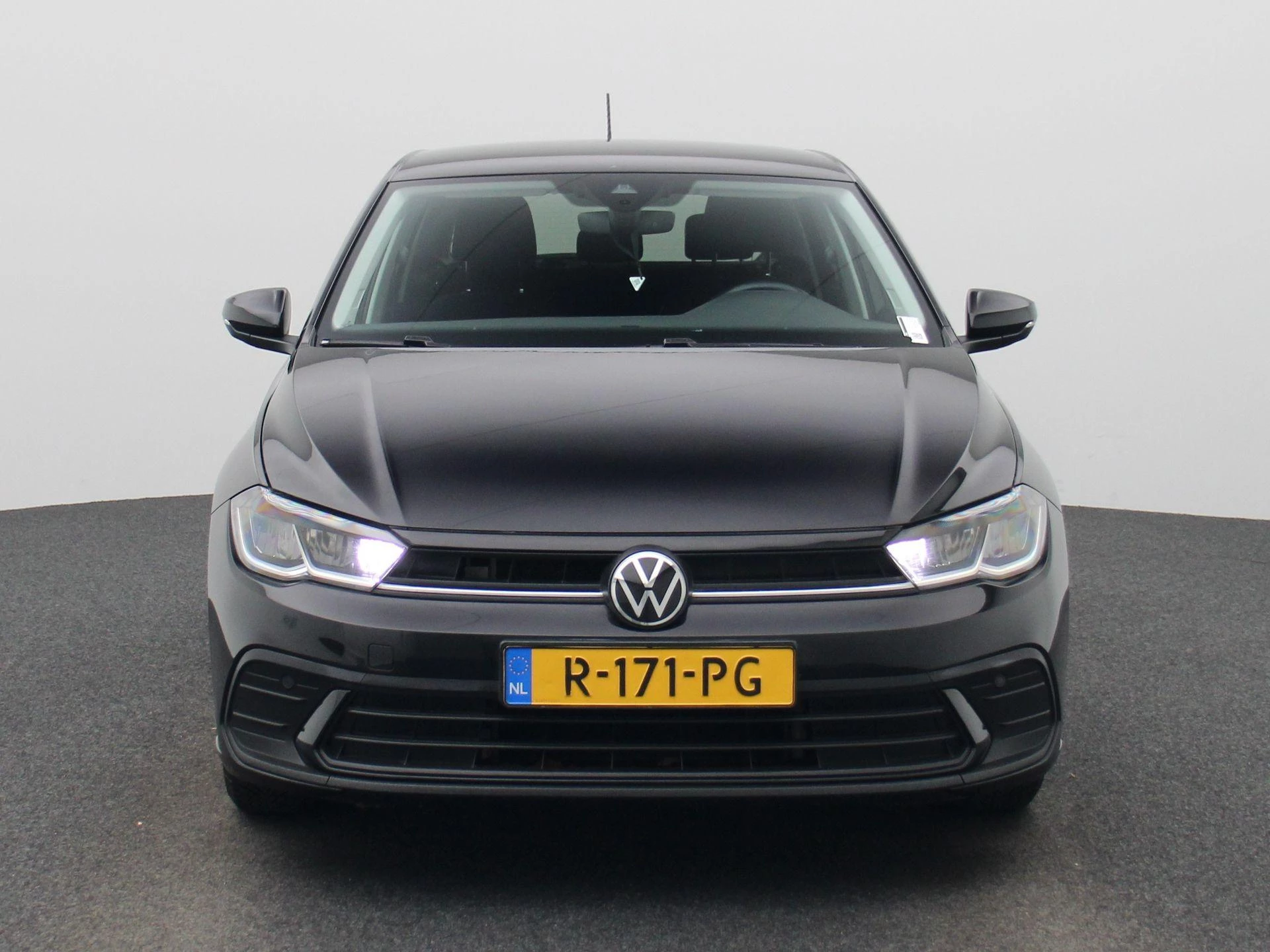 Volkswagen-Polo-image-2
