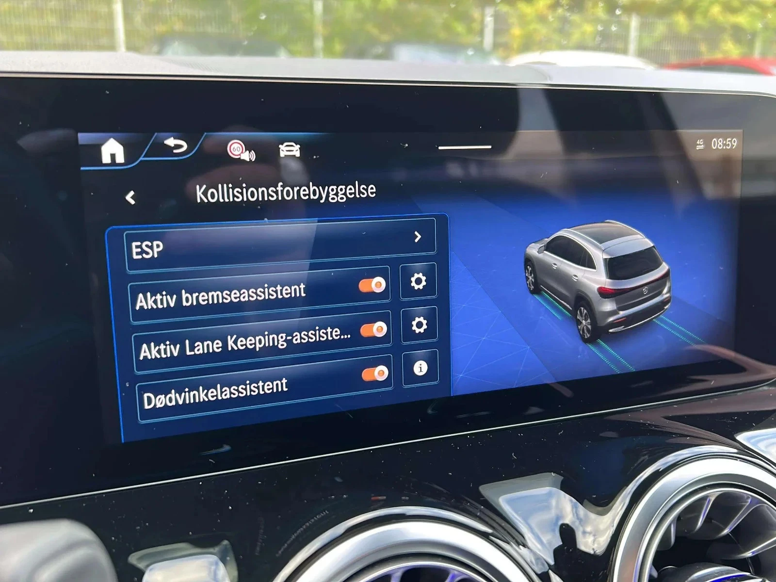 Mercedes-Benz-EQA-image-17