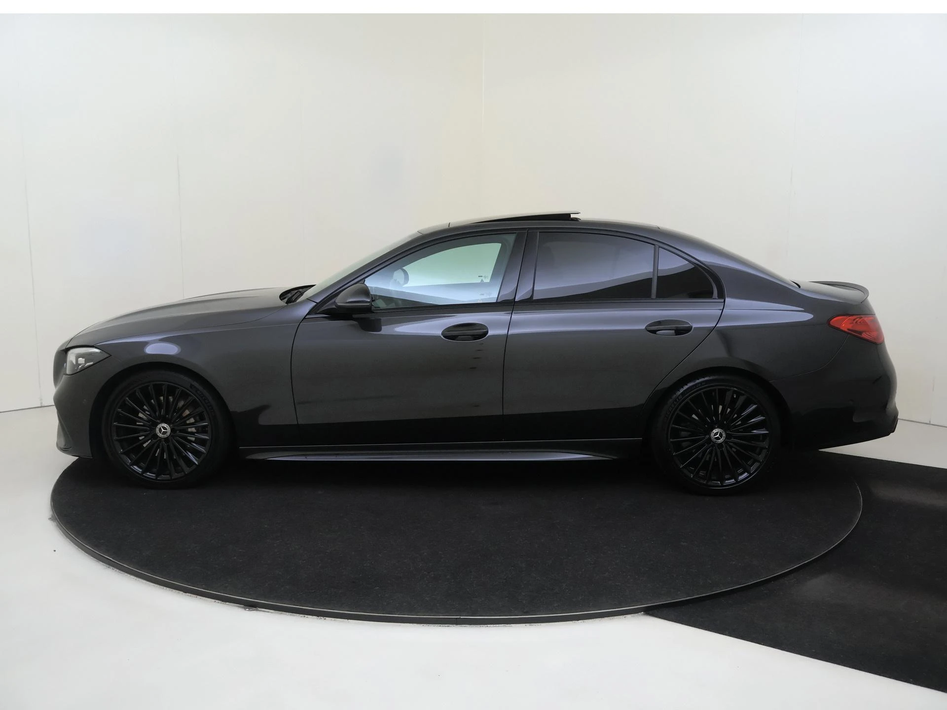 Mercedes-Benz-C-Klasse-image-7