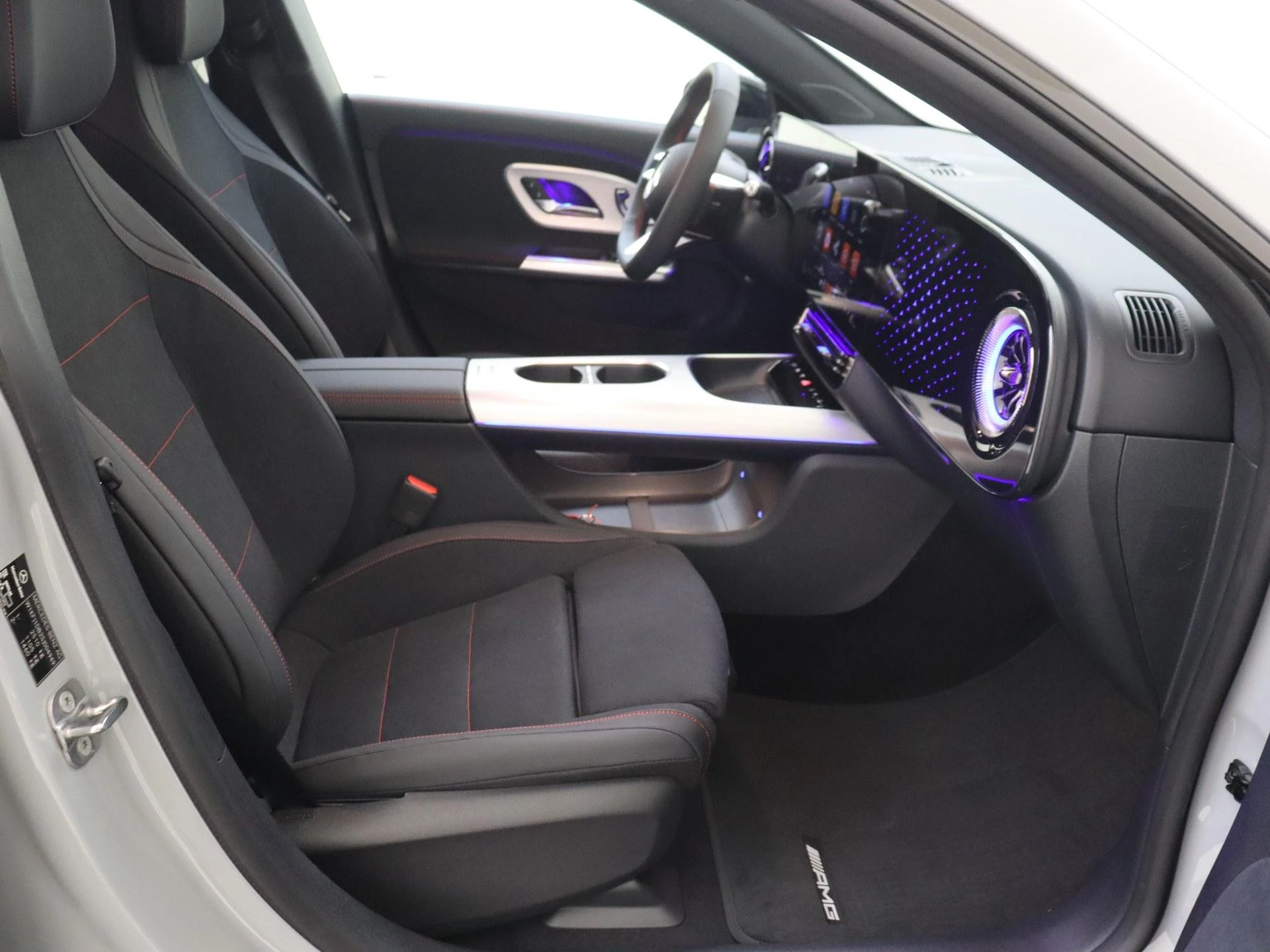 Mercedes-Benz-CLA-image-3