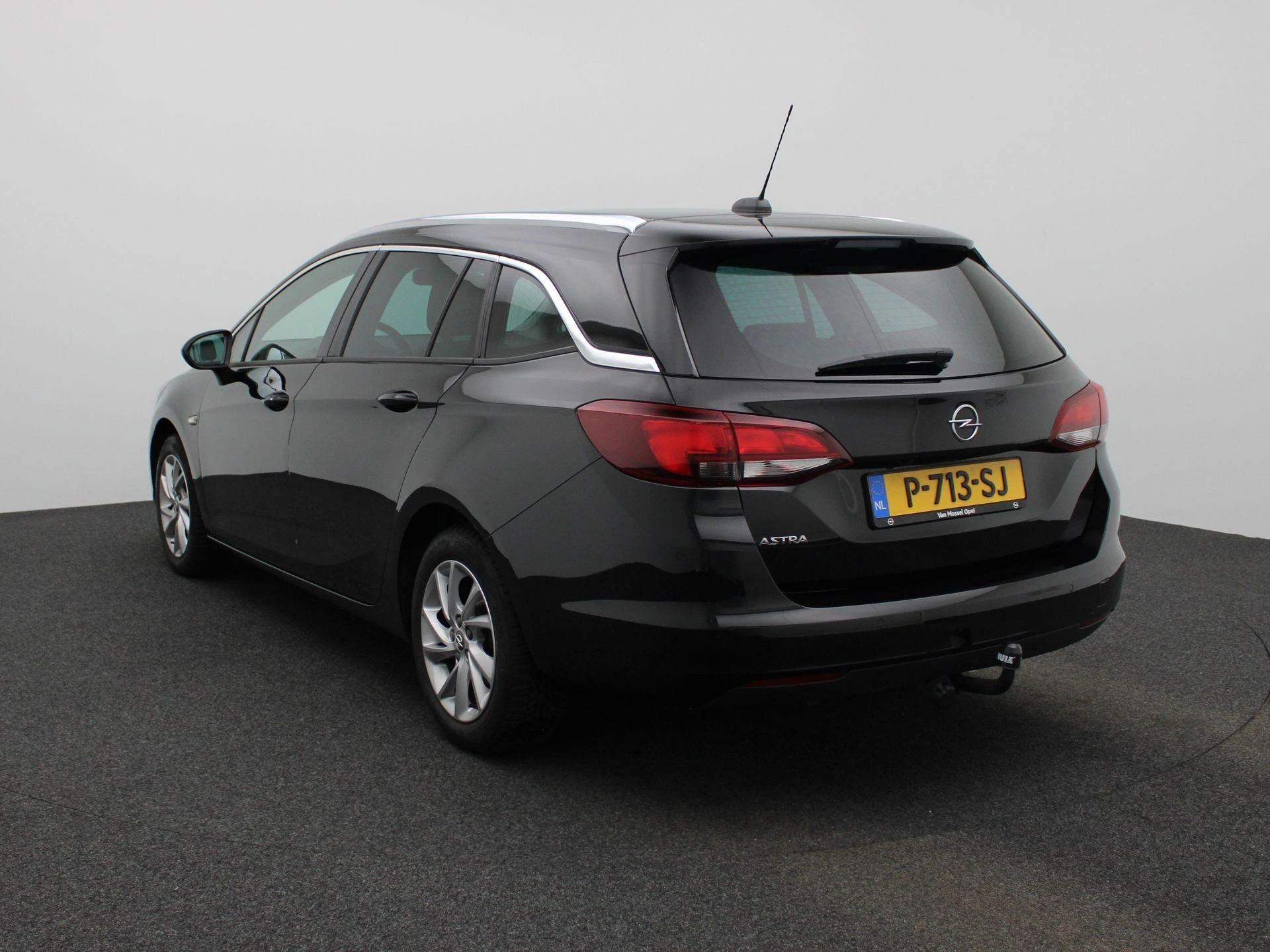 Opel-Astra-image-1